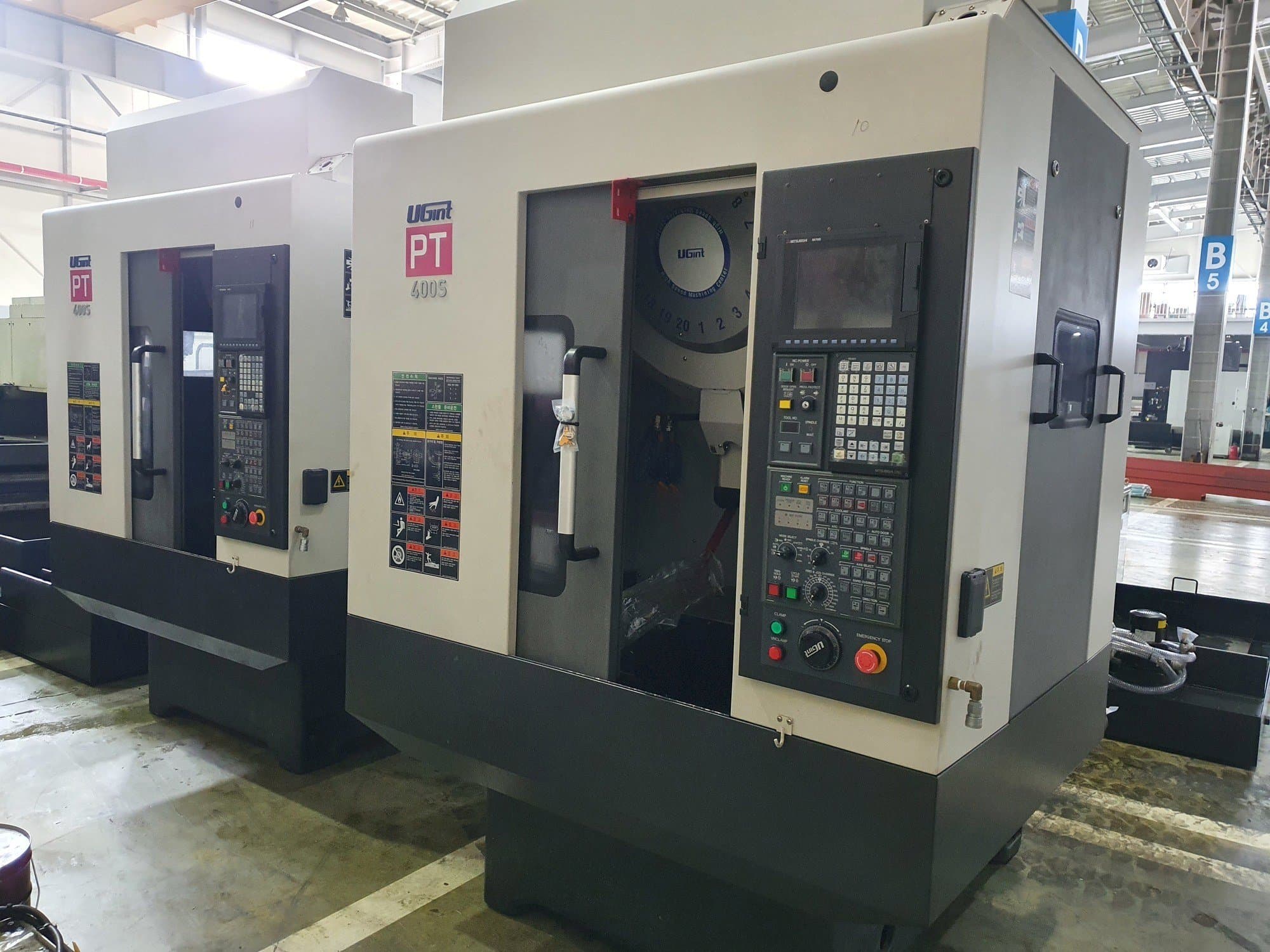 Widok z przodu maszyny UGINT PT400S