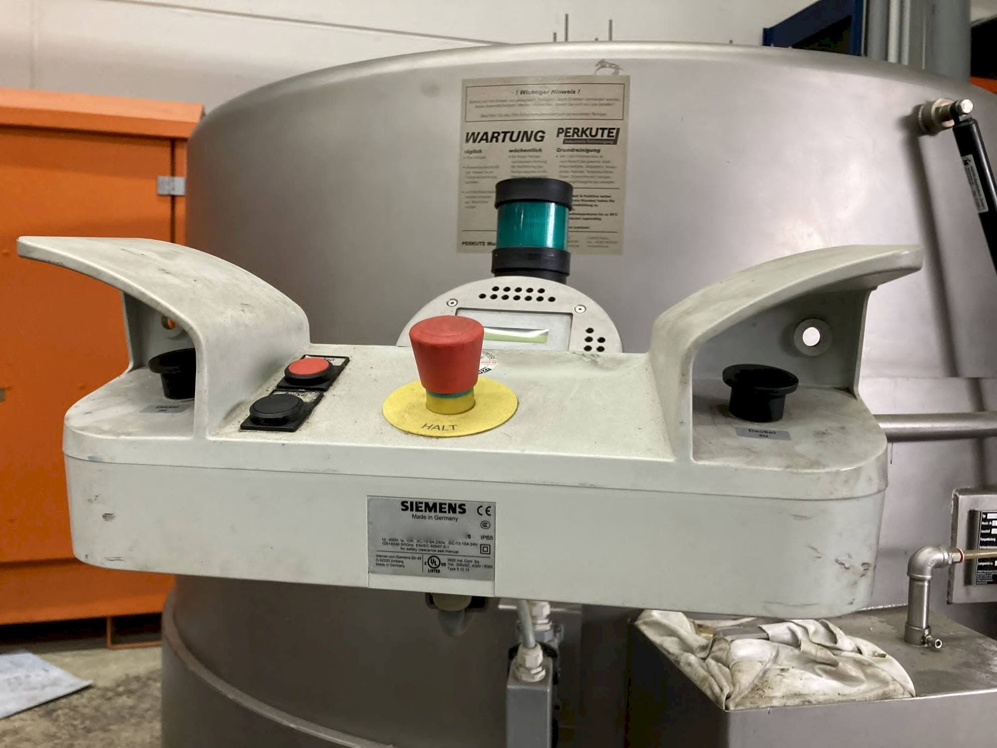 Widok z lewej maszyny PERKUTE SP 160