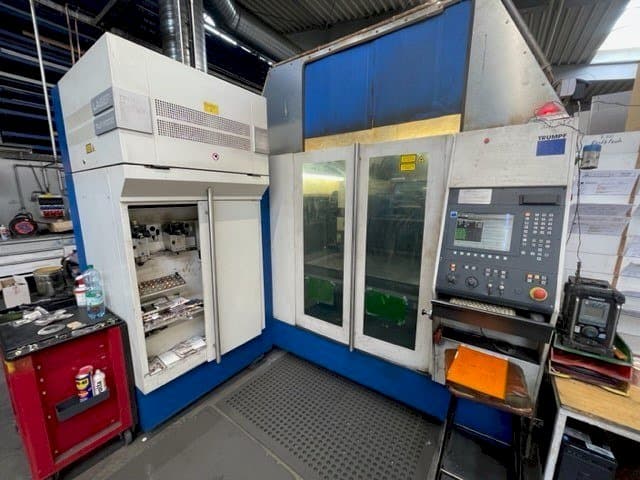 Widok z przodu maszyny Trumpf TC L 3050