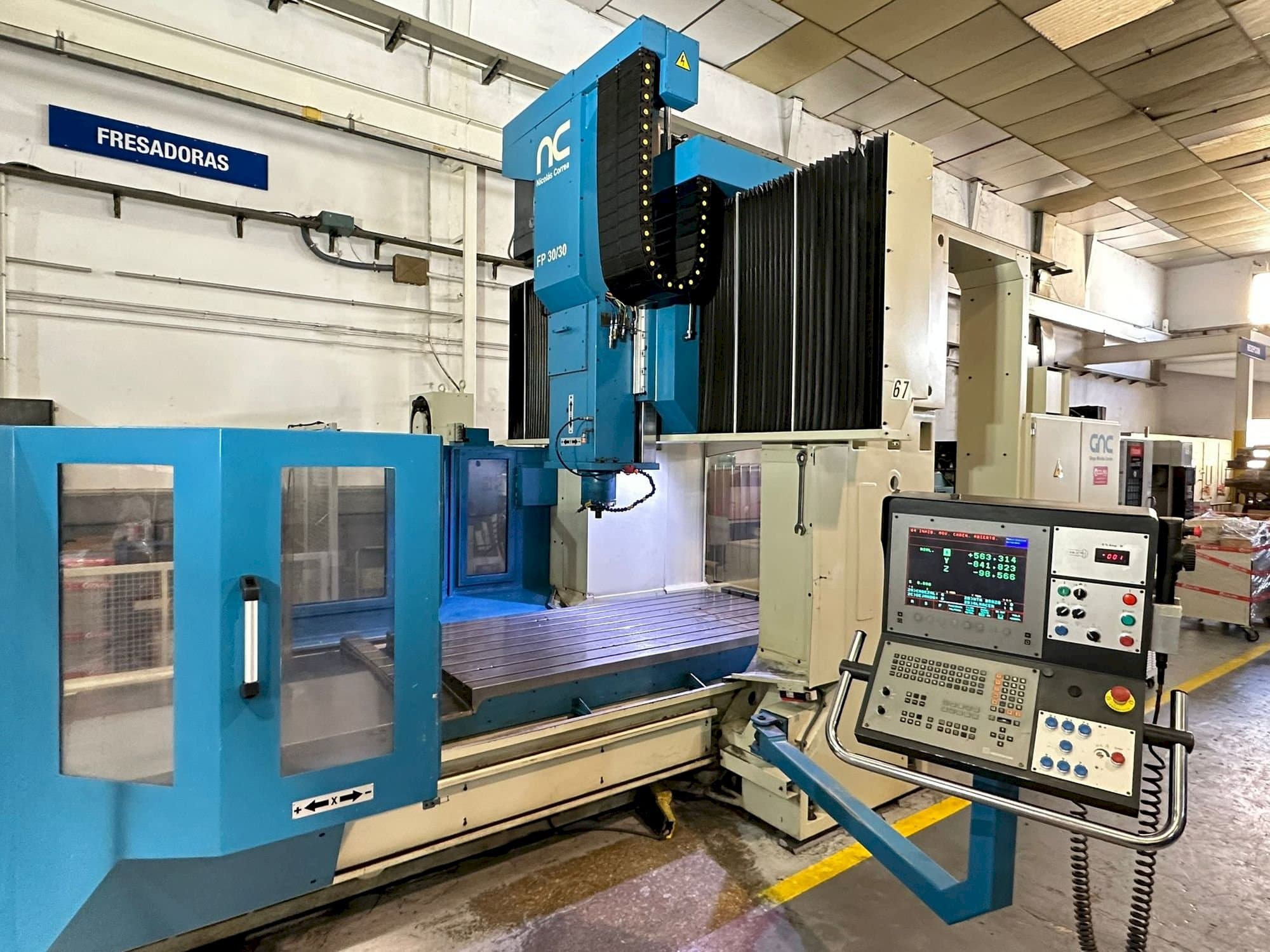 Widok z przodu maszyny NIEDERBERGER FP30/30