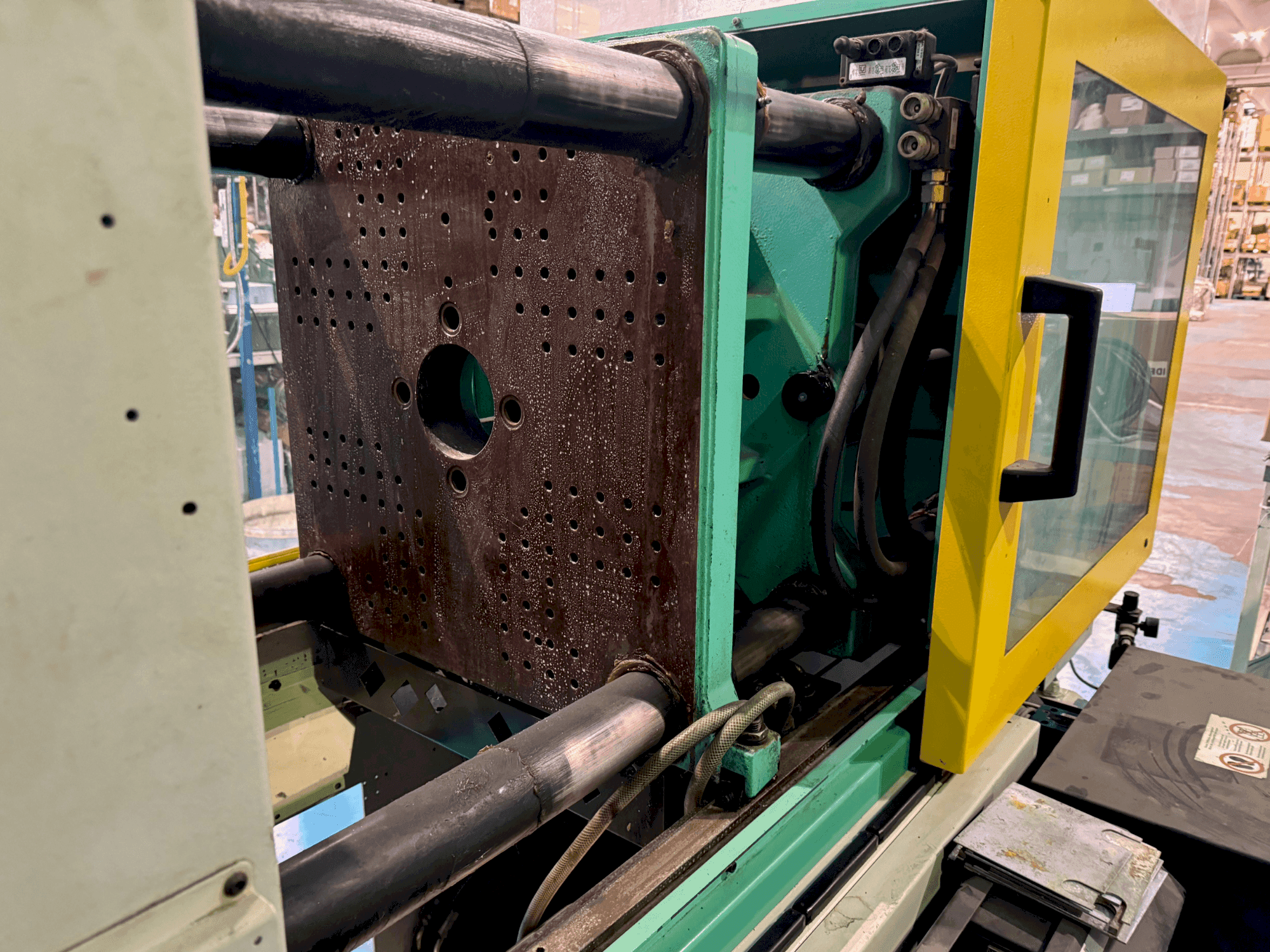 Widok z przodu maszyny Arburg ALLROUNDER CENTEX 470 C 1500-800