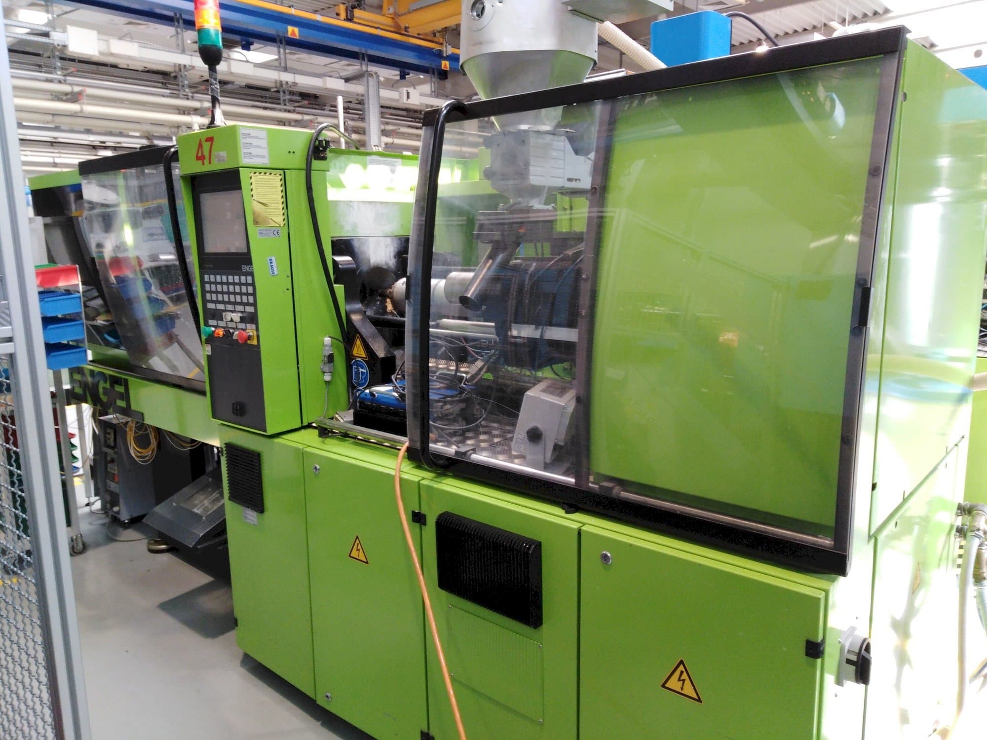 Widok z przodu maszyny ENGEL Victory 330/80 Focus