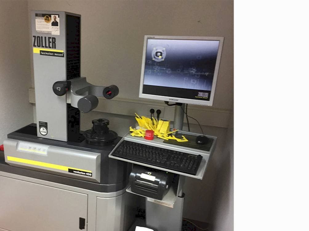 Widok z przodu maszyny Zoller Venturion 450