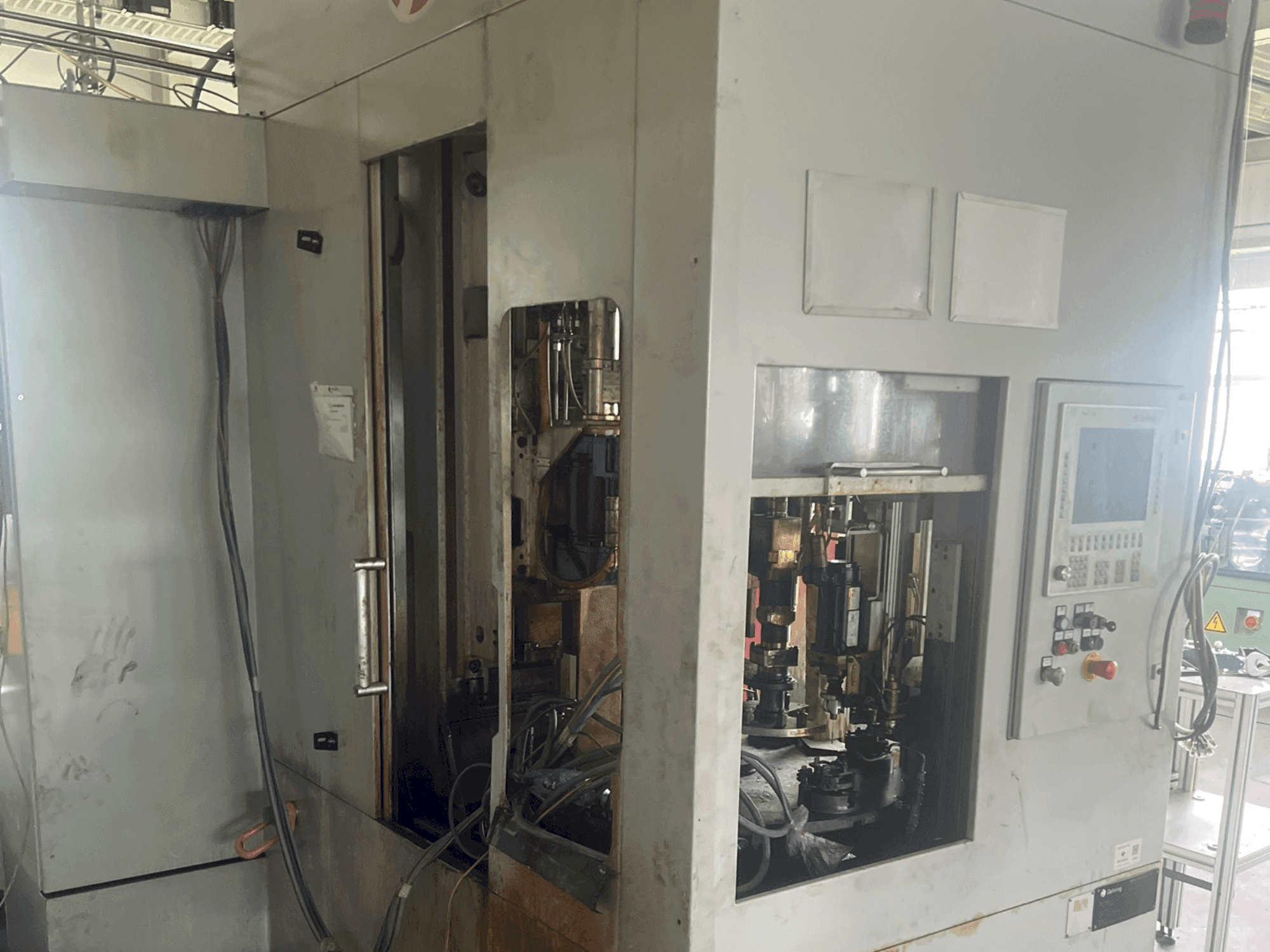 Widok z prawej maszyny GEHRING L2-630 (2013)