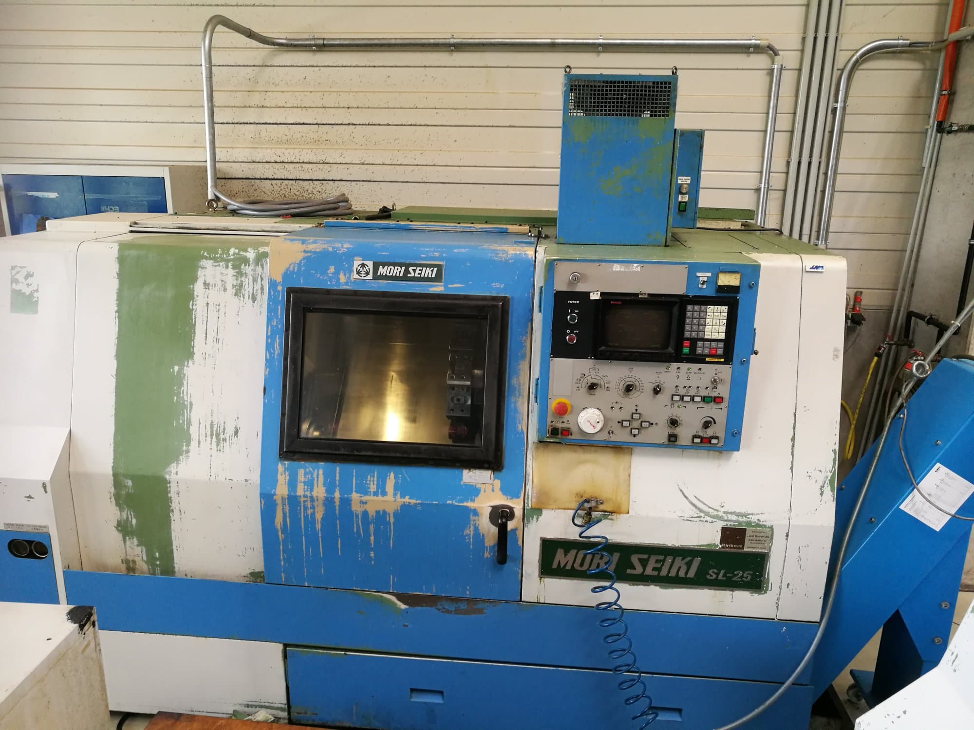 Widok z przodu maszyny MORI SEIKI SL-25A/500