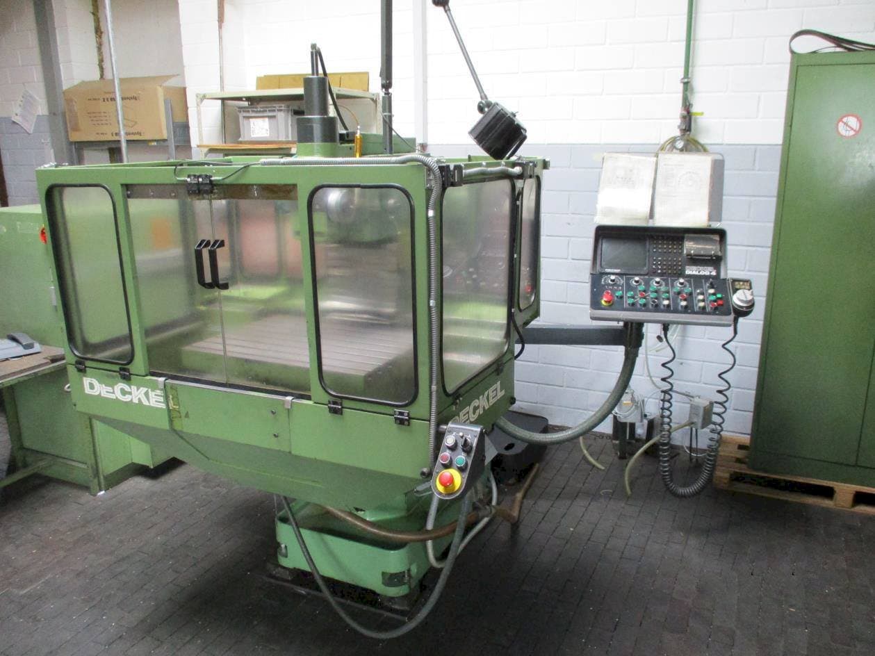 Widok z przodu maszyny DECKEL FP 3NC
