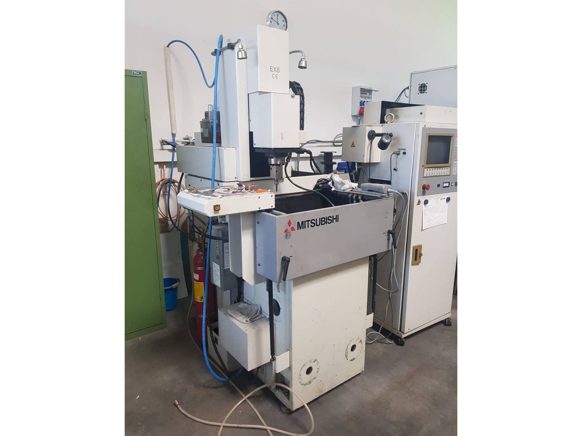 Widok z przodu maszyny Mitsubishi EX 8