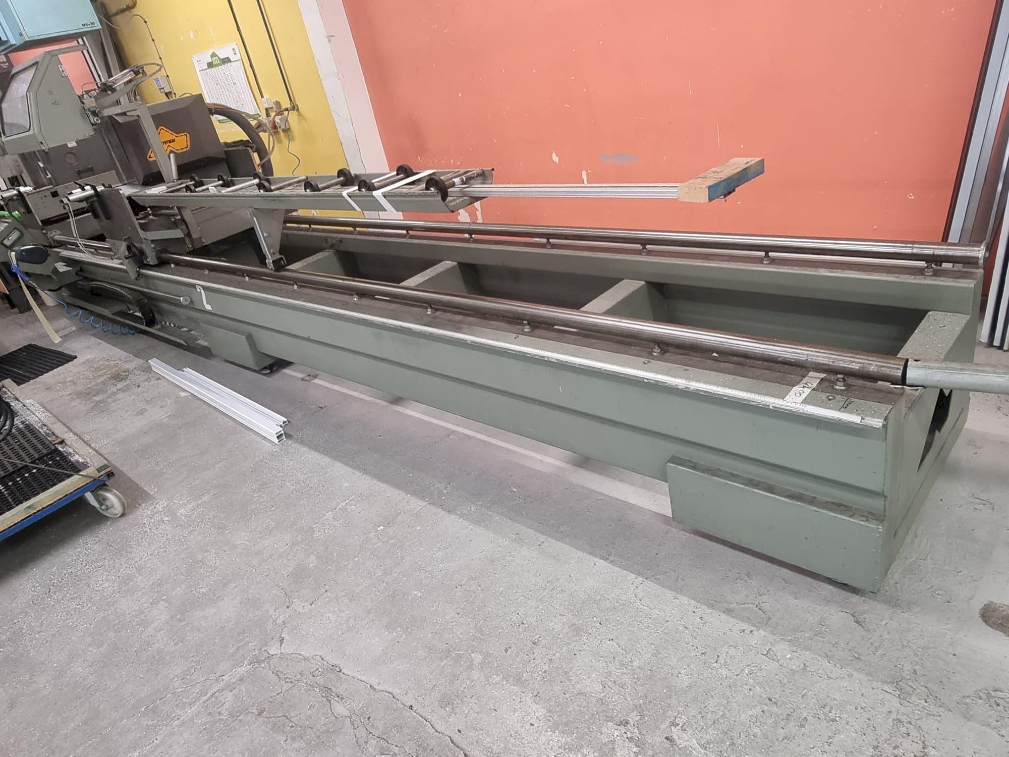 Widok z przodu maszyny Emmegi TWIN ELECTRA SUN TU/6