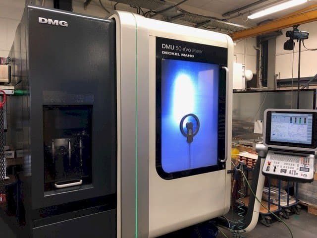 Widok z przodu maszyny DECKEL MAHO DMU 50 eVo Linear