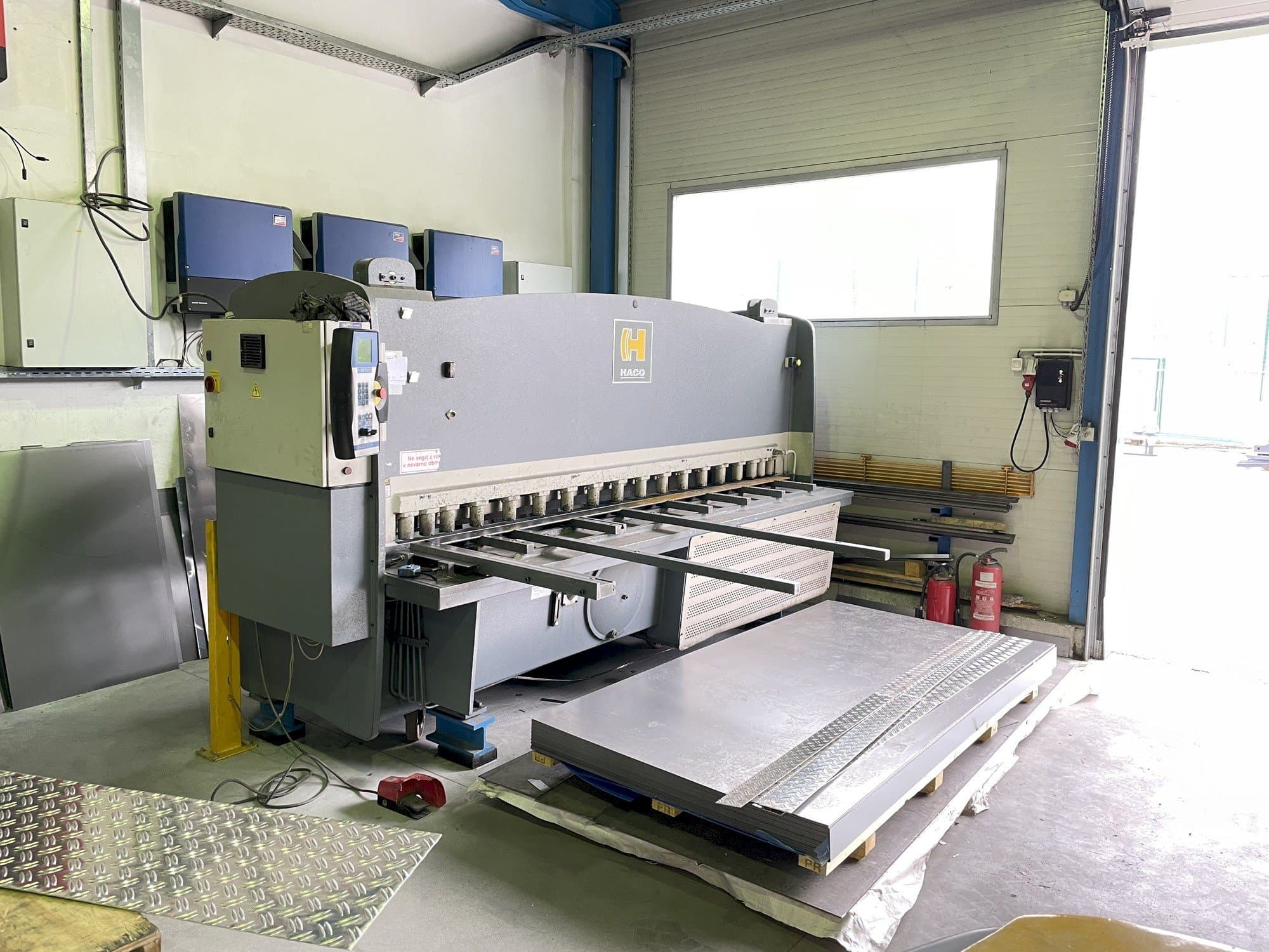 Widok z przodu maszyny HACO HSLX 3006
