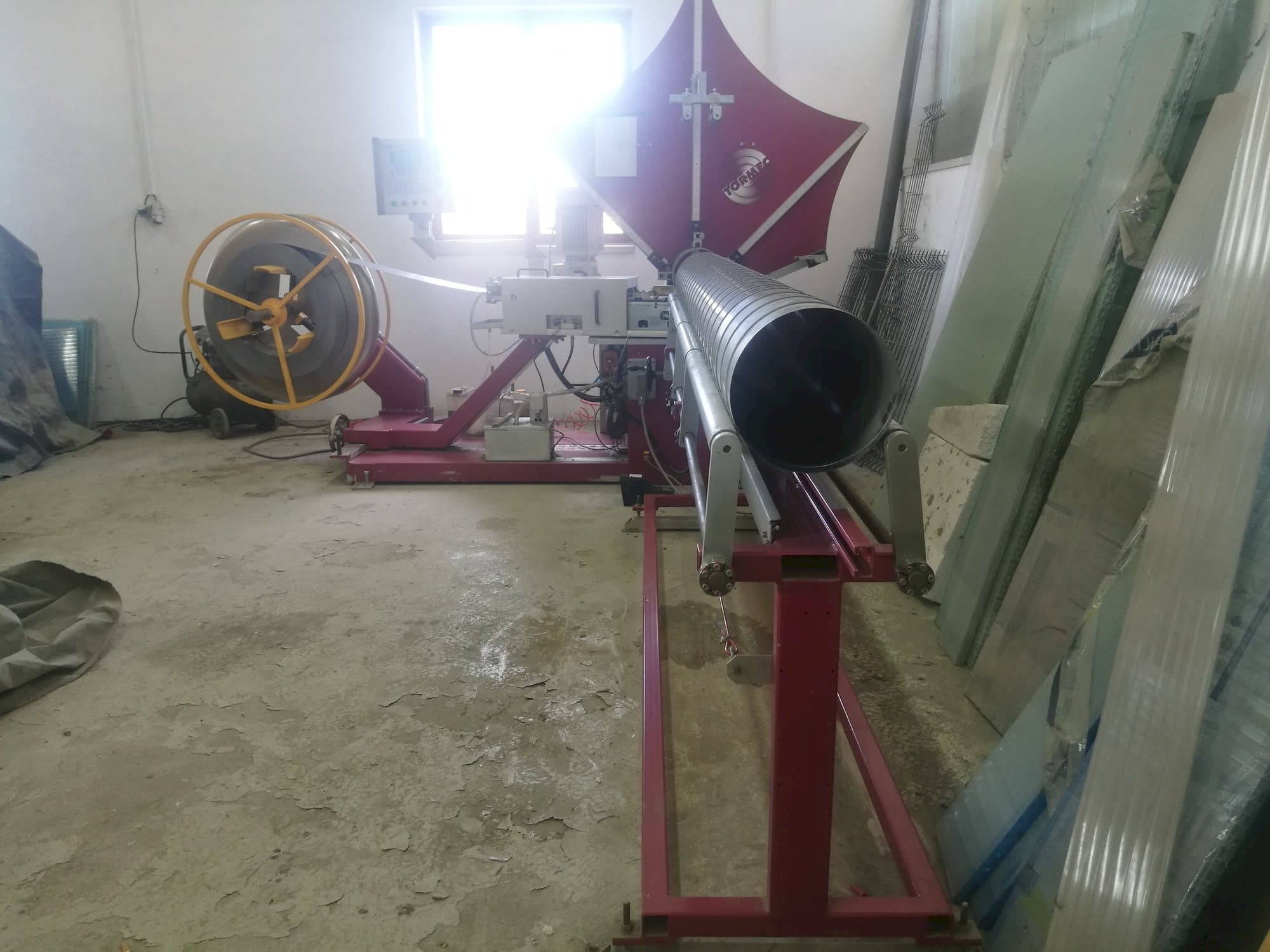 Widok z przodu maszyny Tormec Tubo-S