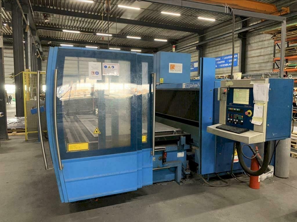 Widok z przodu maszyny Prima Power Platino 1530