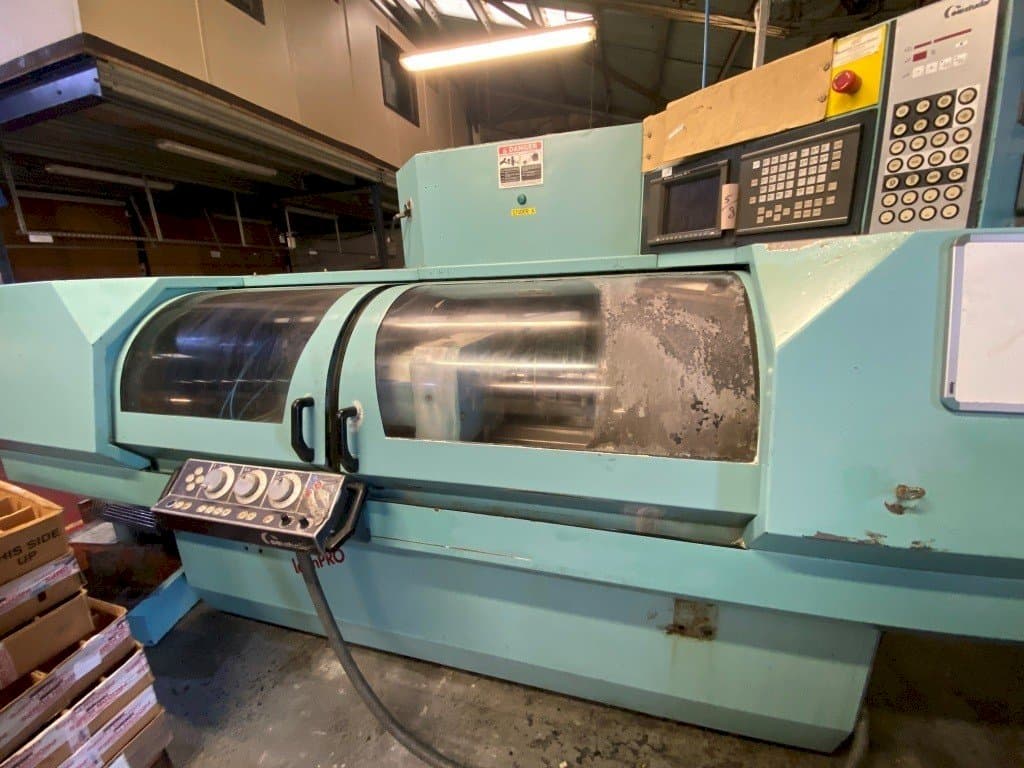 Widok z przodu maszyny STUDER S30 lean Pro