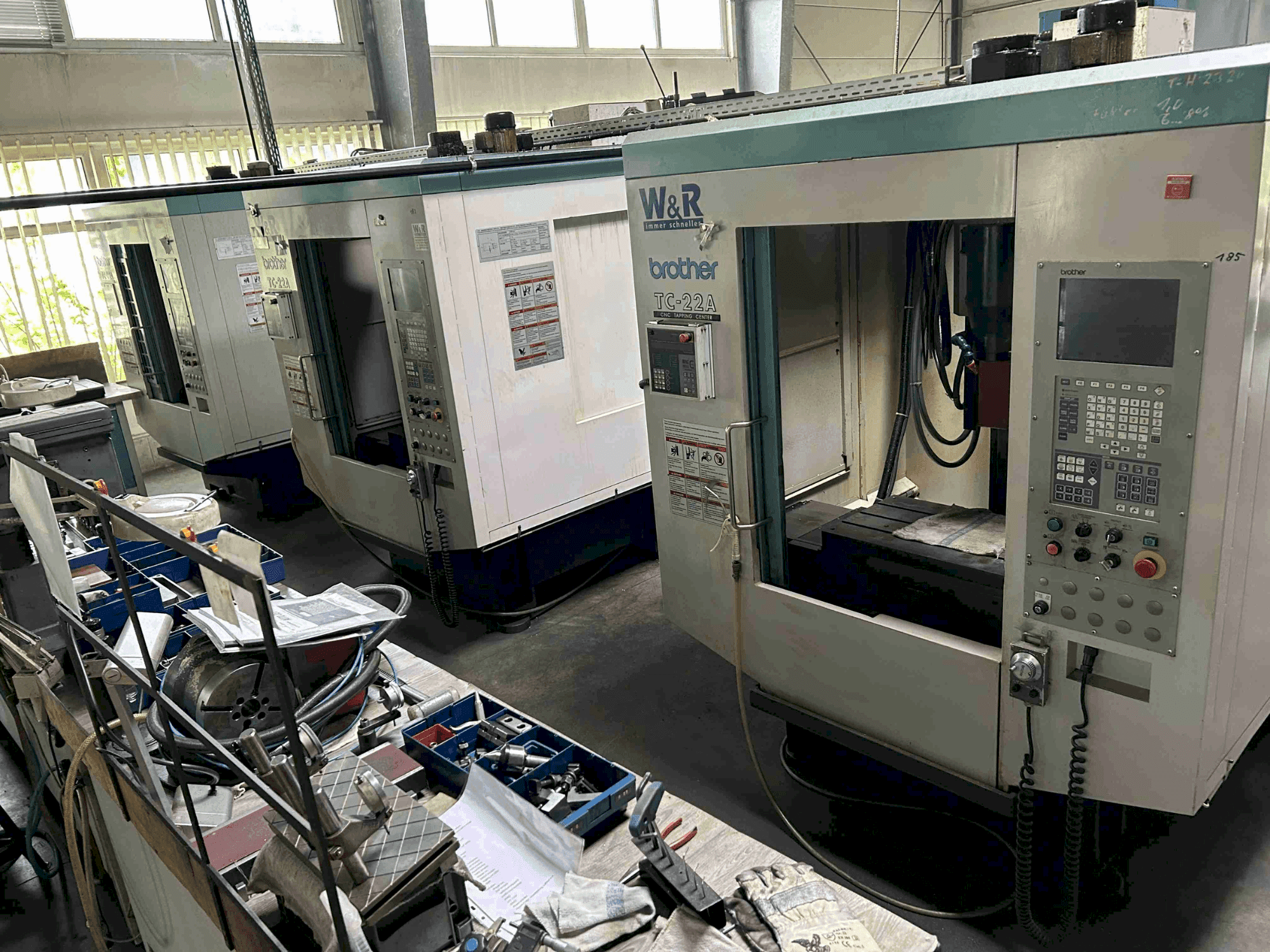 Widok z przodu maszyny Brother TC-22A