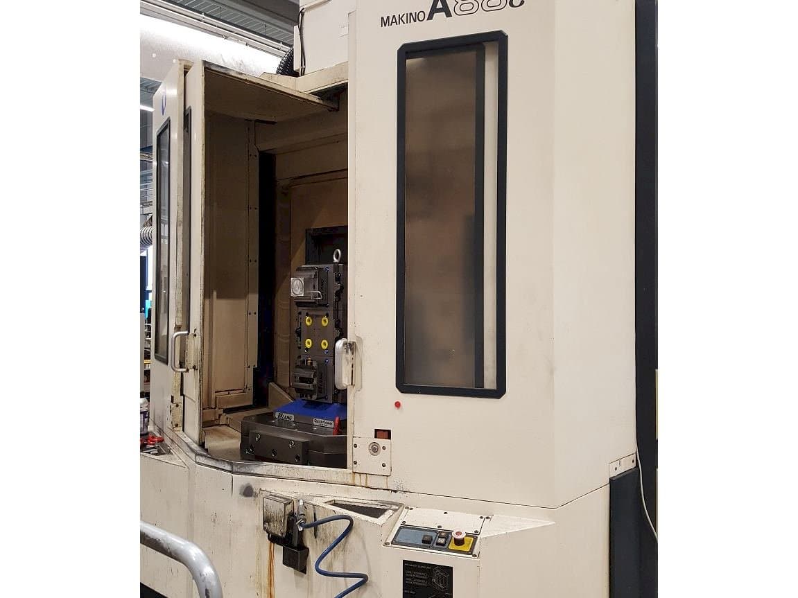 Widok z przodu maszyny Makino A88E