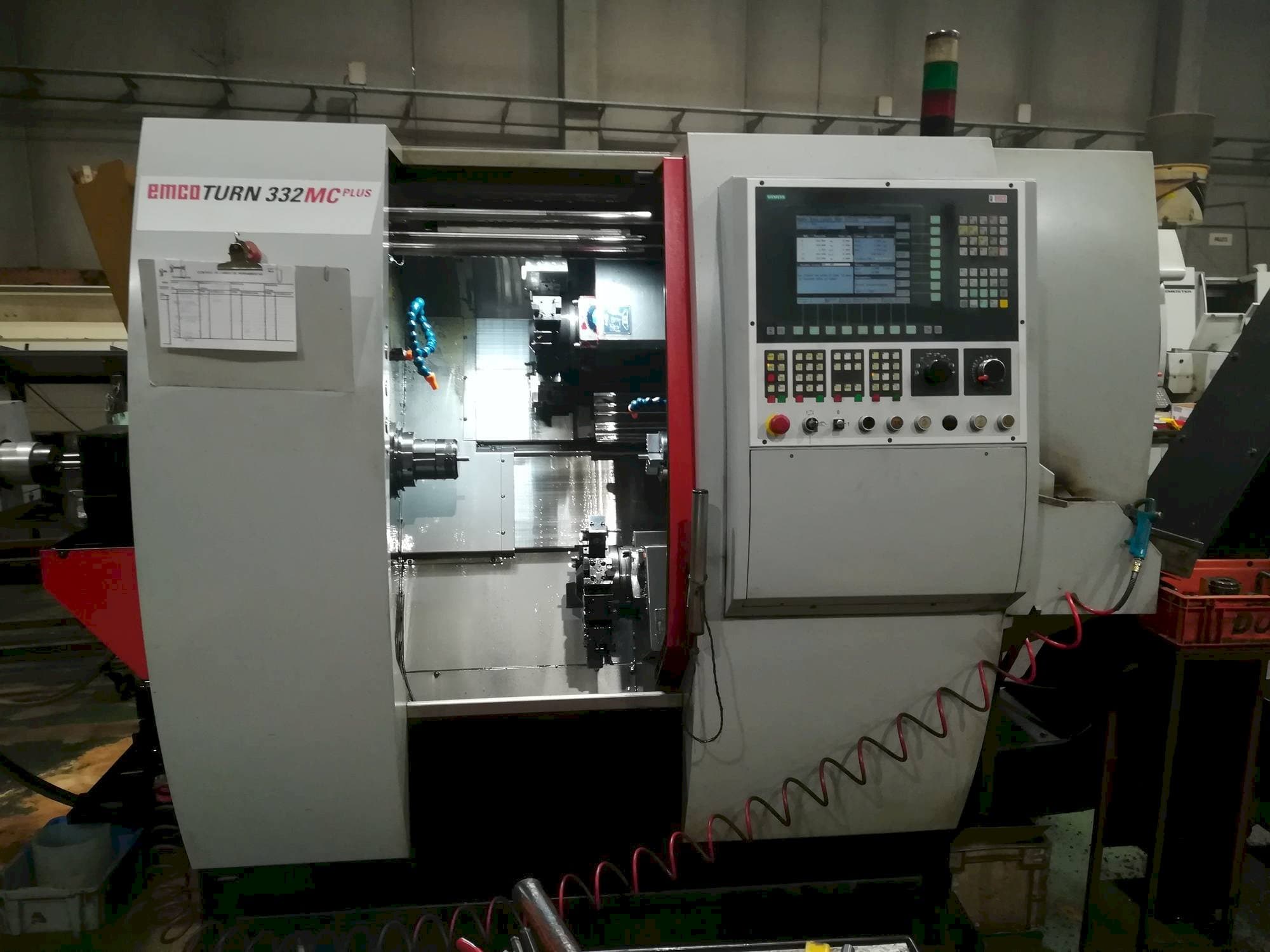 Widok z przodu maszyny EMCO Emcoturn 332 MC