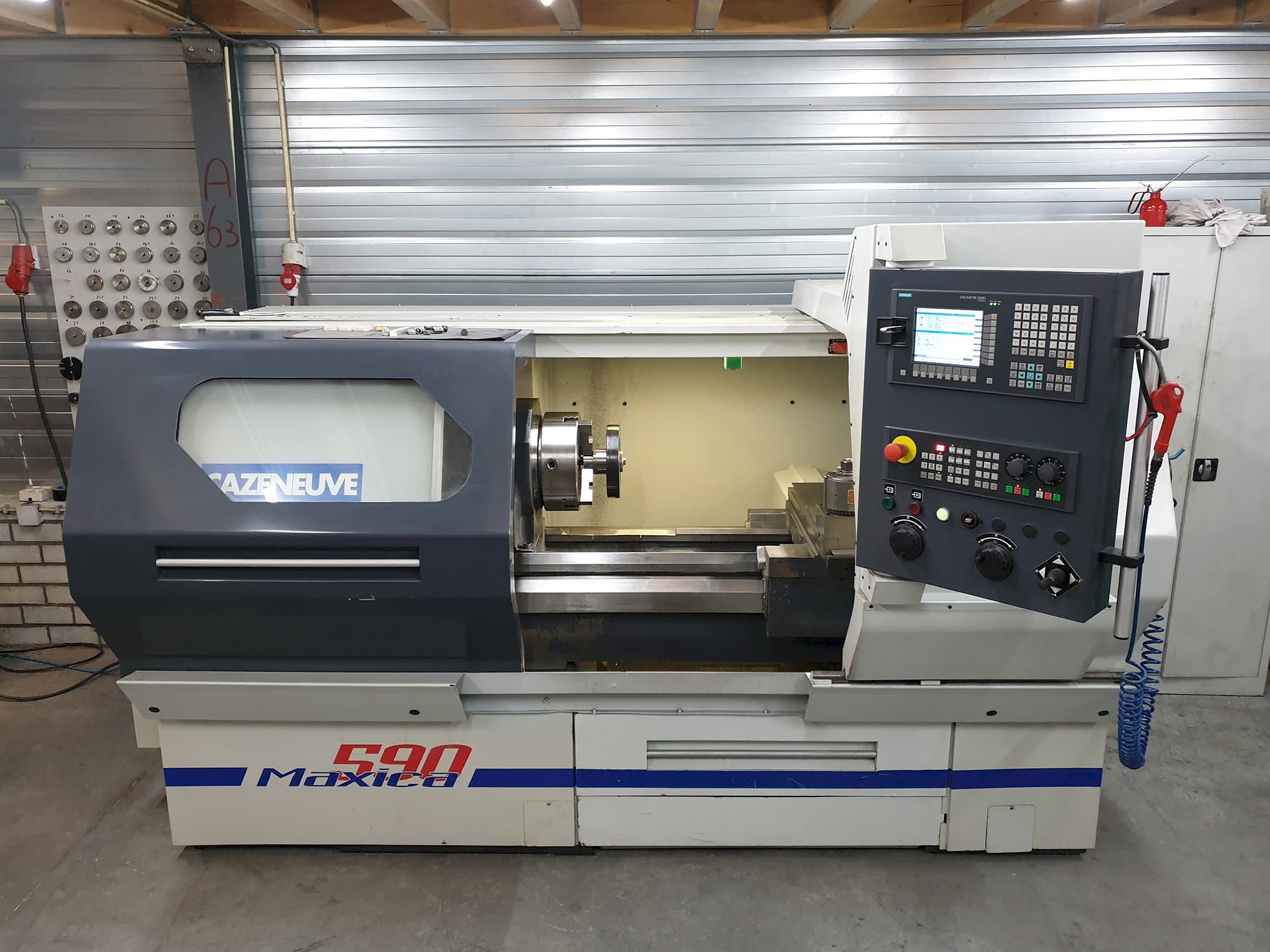 Widok z przodu maszyny CAZENEUVE MAXICA 590