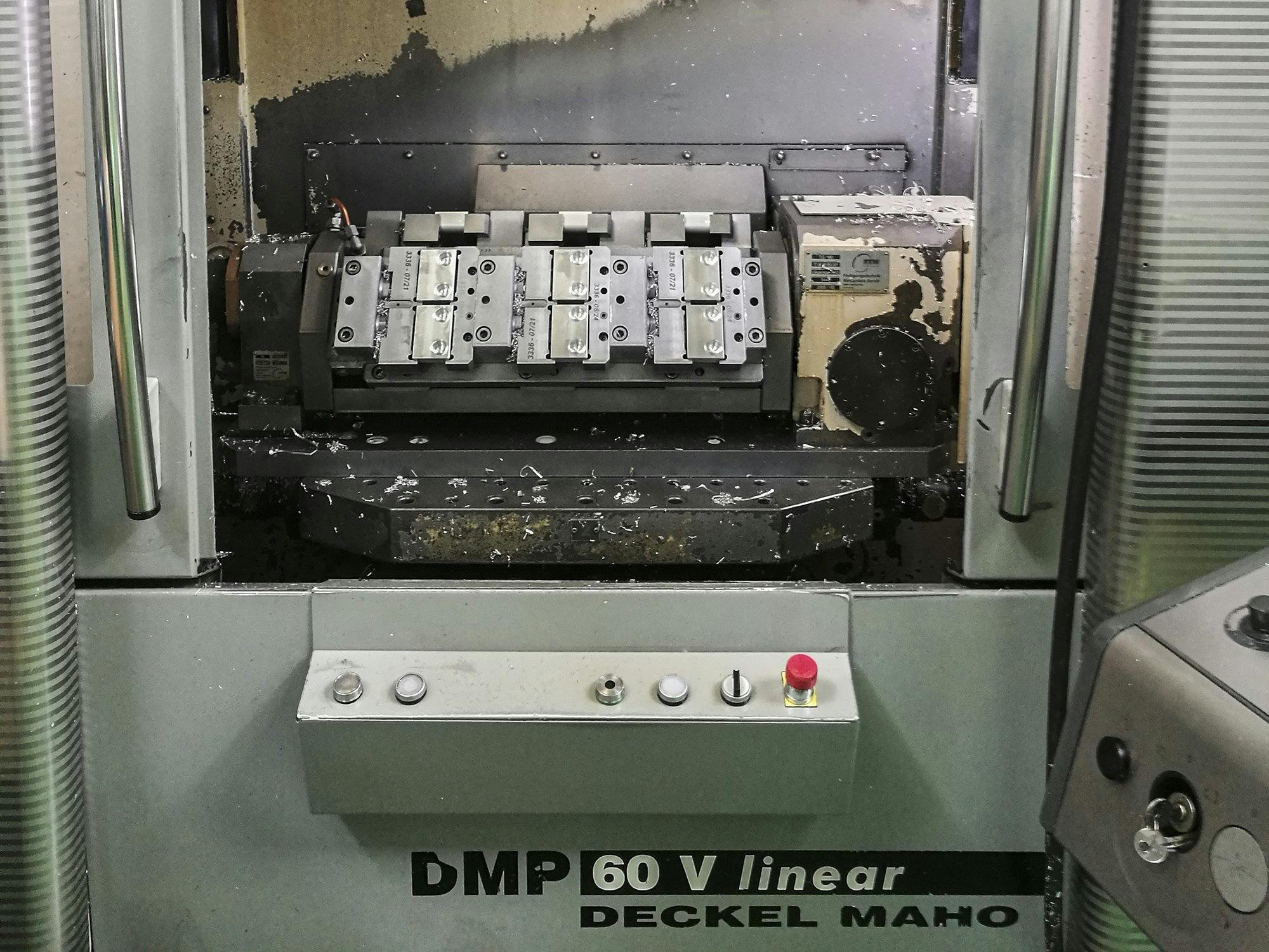 Widok z przodu maszyny DECKEL MAHO DMP 60 V linear