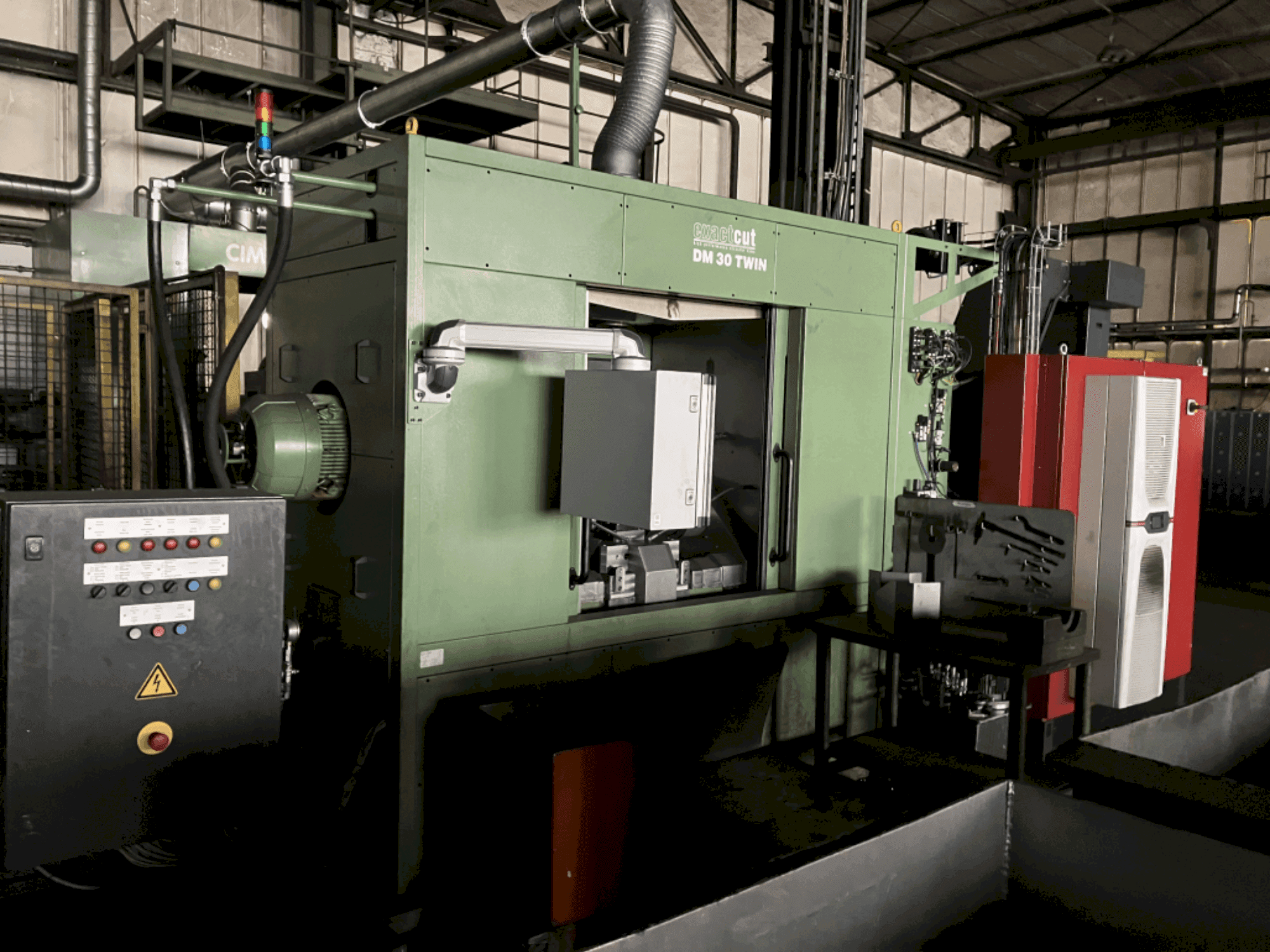 Widok z przodu maszyny ExactCut DM 30 TWIN