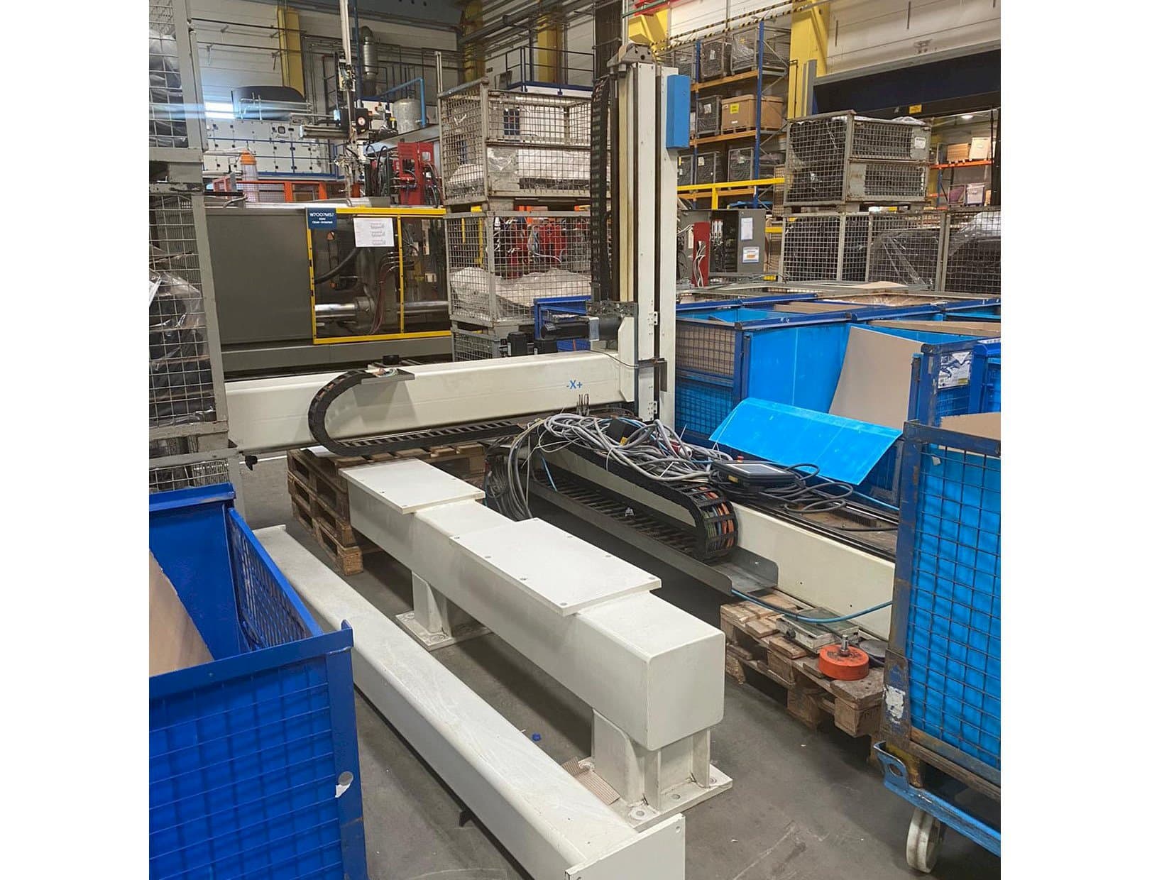 Widok z przodu maszyny Krauss Maffei LRX-S 500