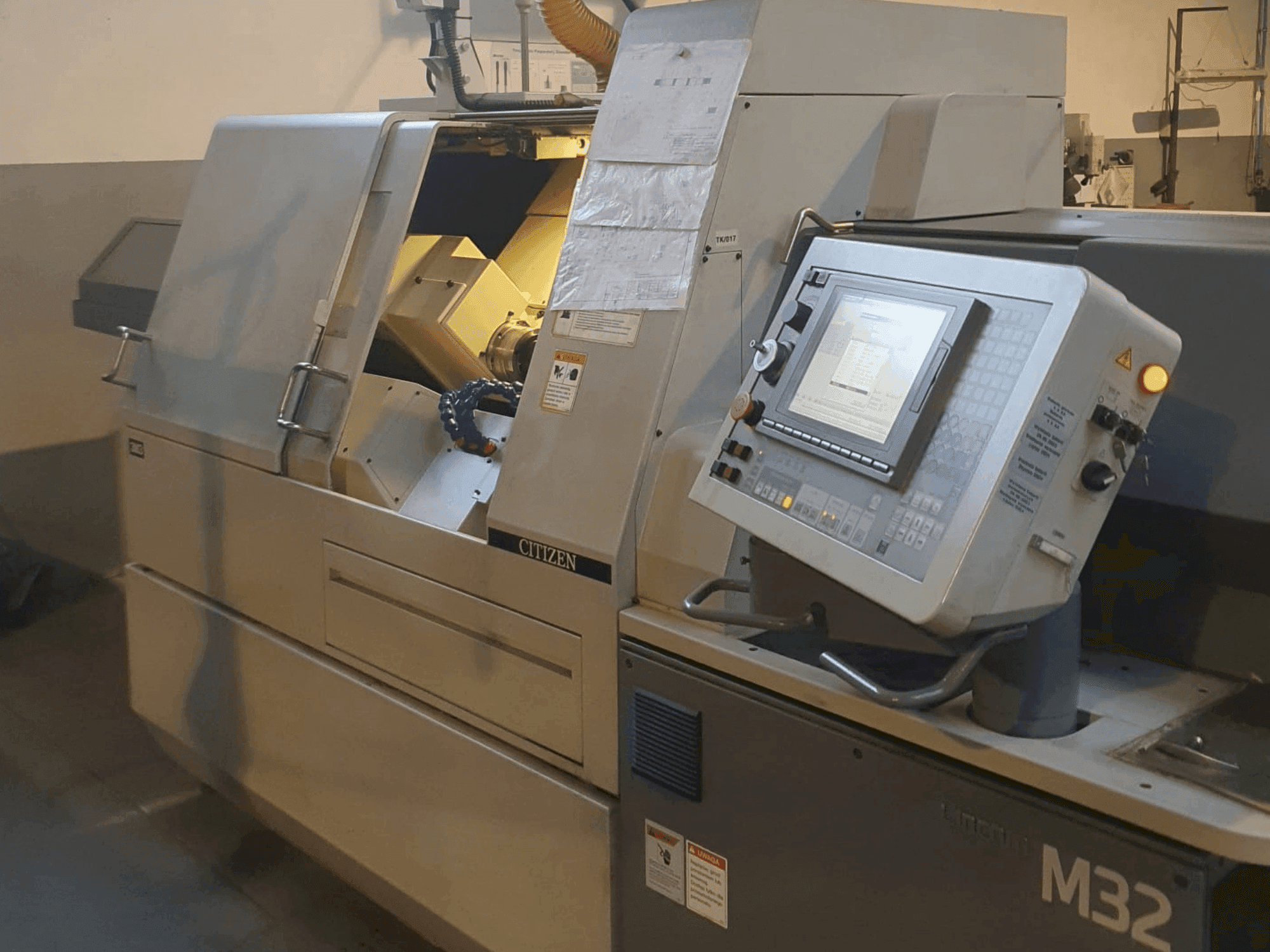 Widok z przodu maszyny Citizen M32