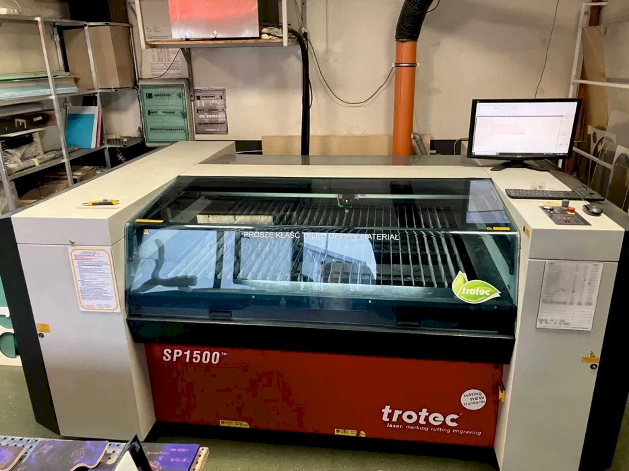 Widok z przodu maszyny Trotec SP1500