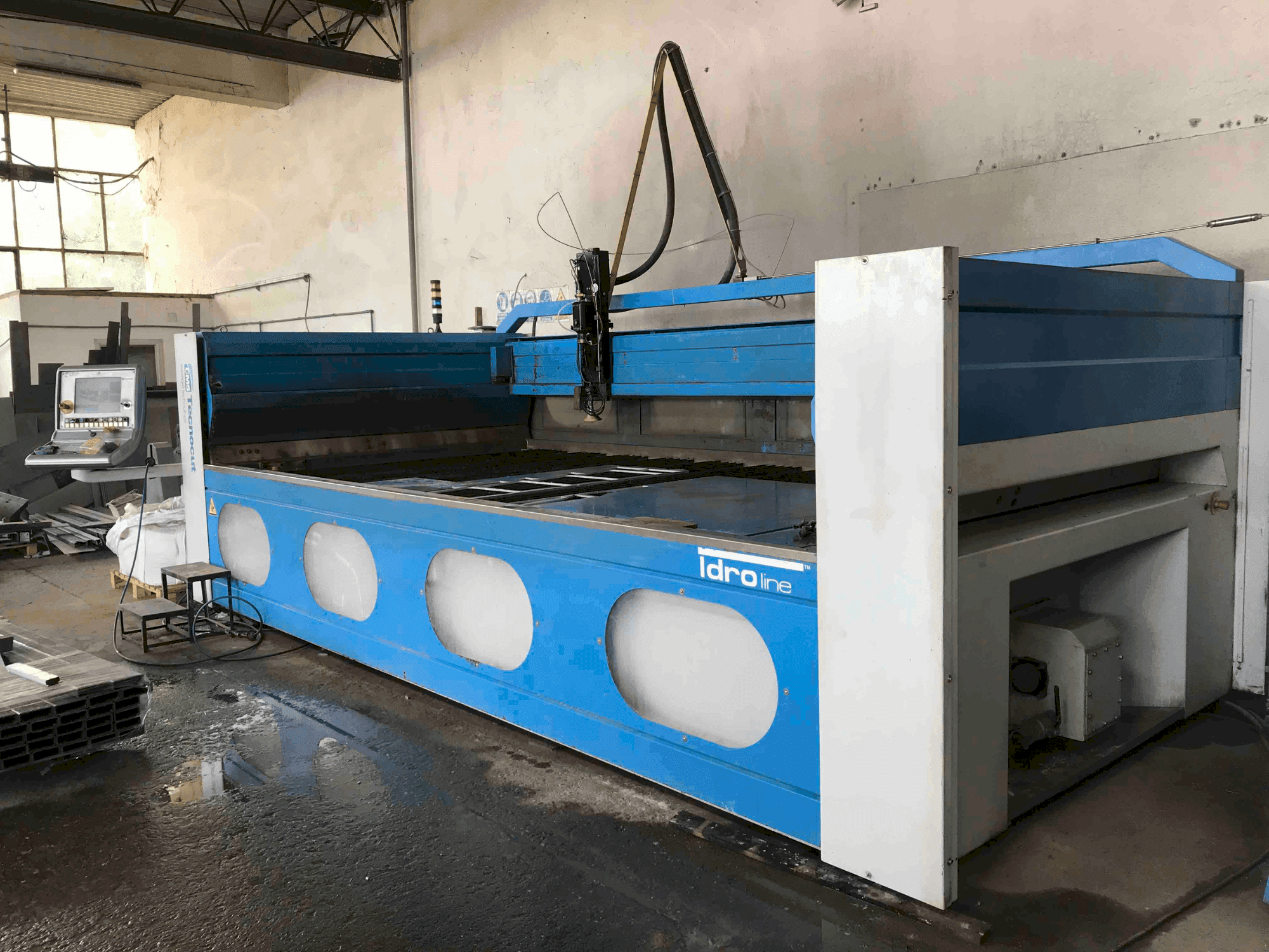 Widok z przodu maszyny CMS tecnocut JP 60hp