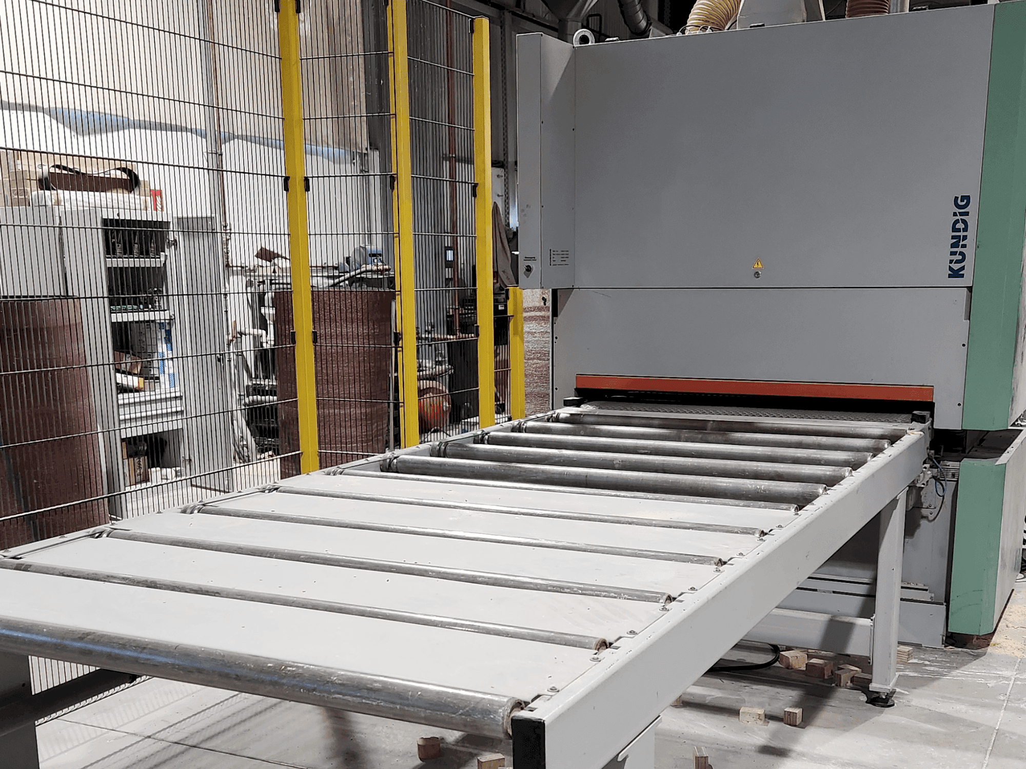 Widok z przodu maszyny Kundig Premium-2 1350-RG