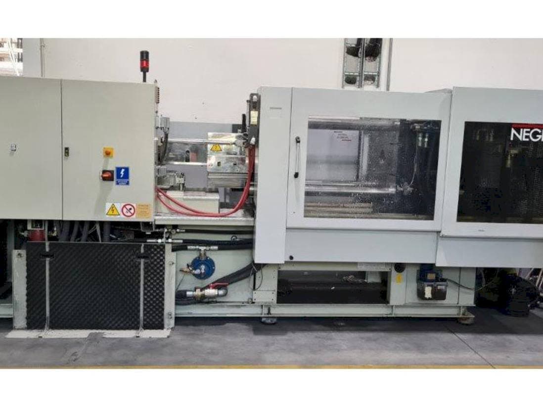 Widok z przodu maszyny Negri Bossi V210