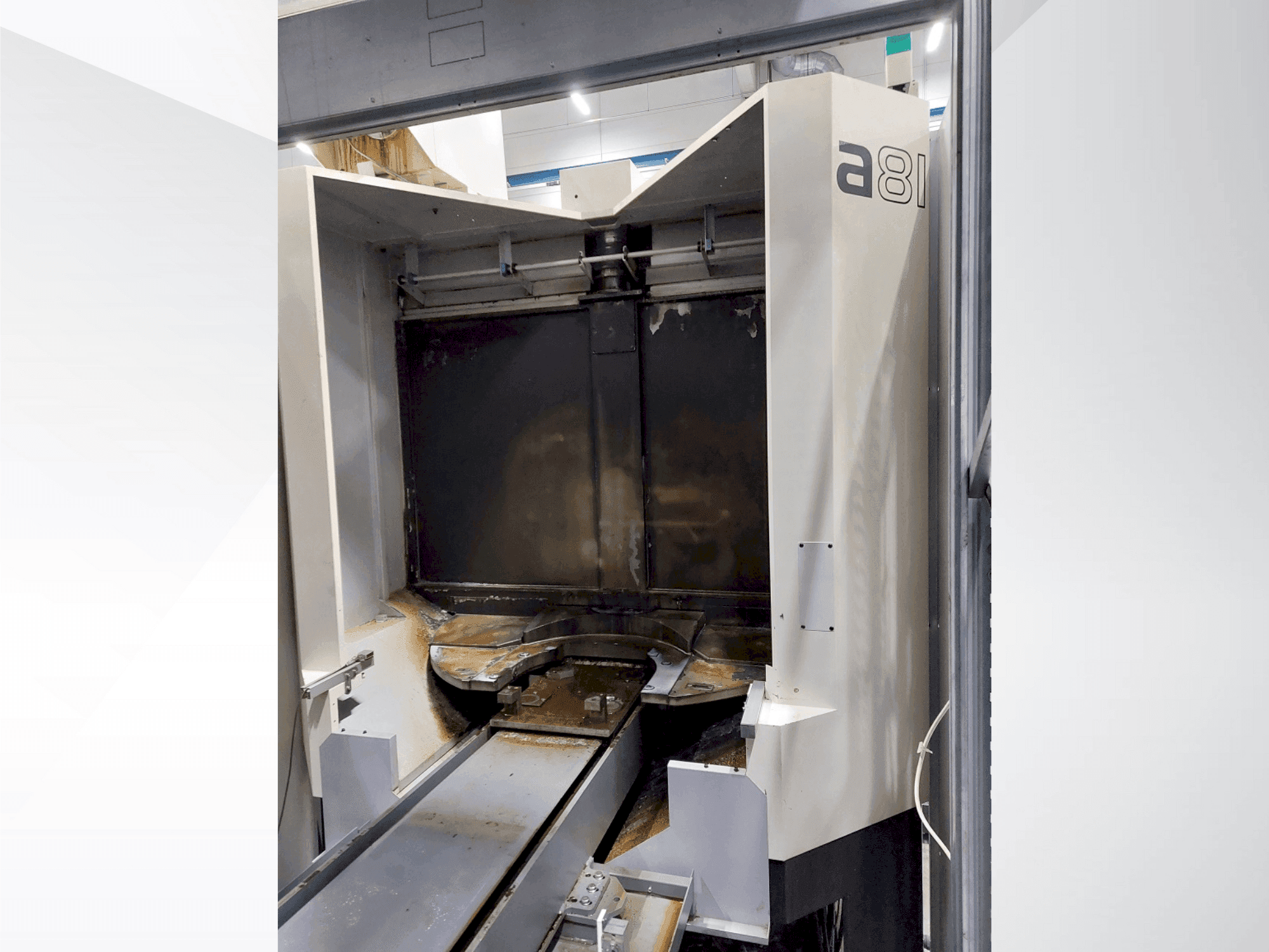 Widok z przodu maszyny Makino a81