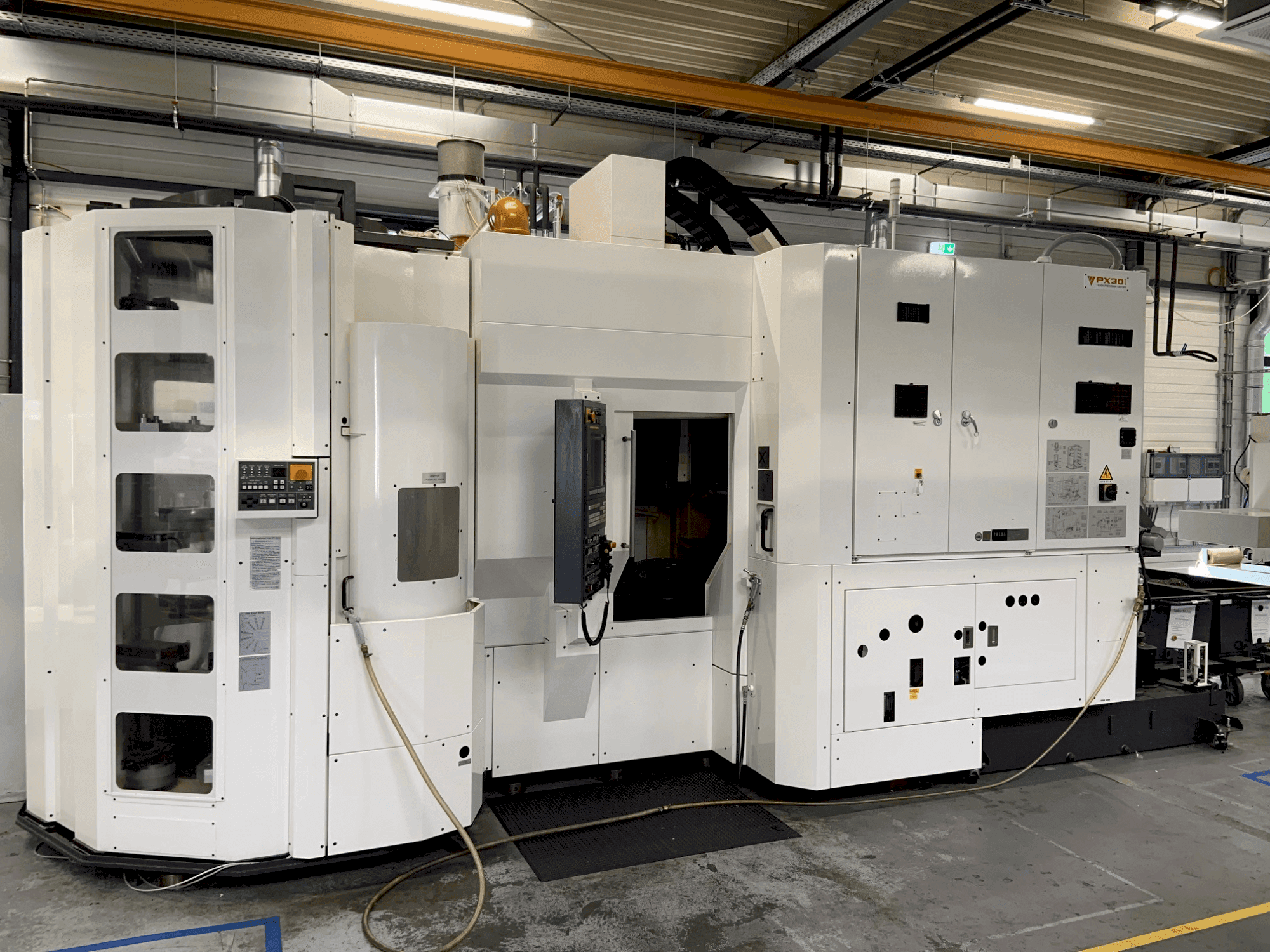 Widok z przodu maszyny YASDA Px30i