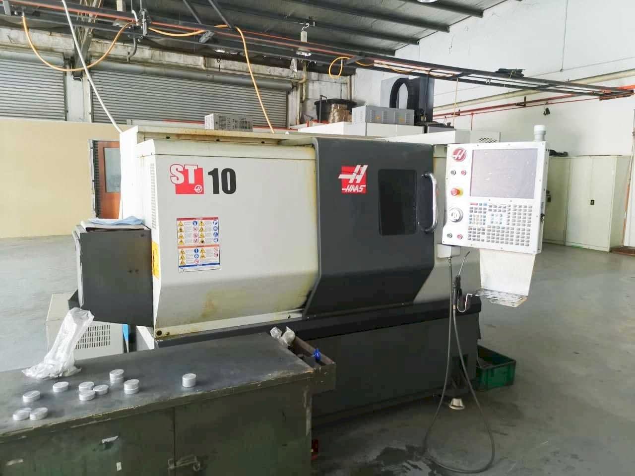 Widok z przodu maszyny HAAS ST-10
