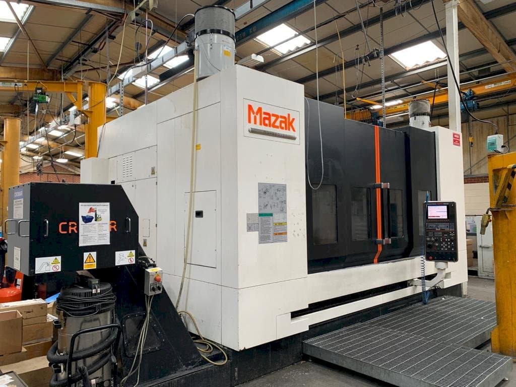 Widok z przodu maszyny Mazak VTC-820/30