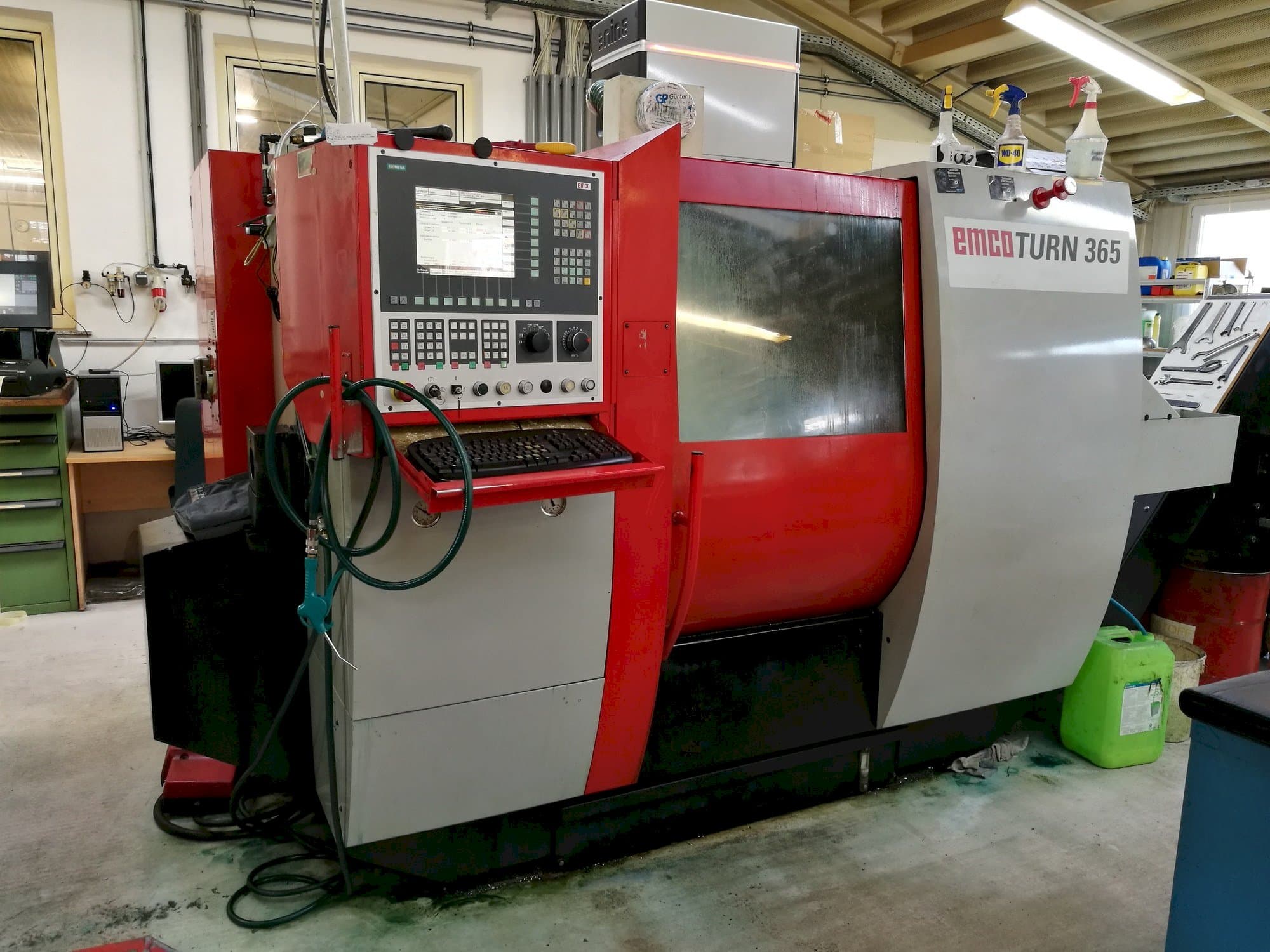 Widok z lewej maszyny EMCO TURN 365