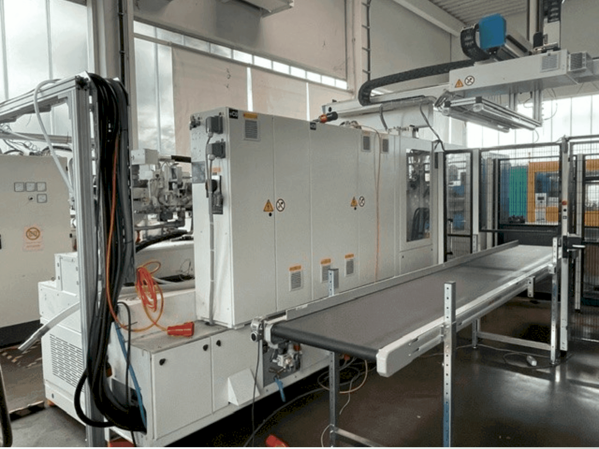 Widok z przodu maszyny Krauss Maffei 300-1400 CX MC6