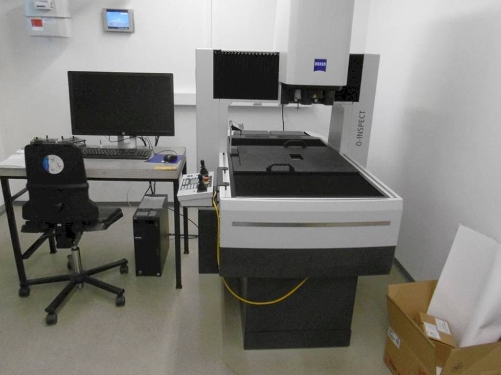 Widok z przodu maszyny ZEISS O-Inspect 543