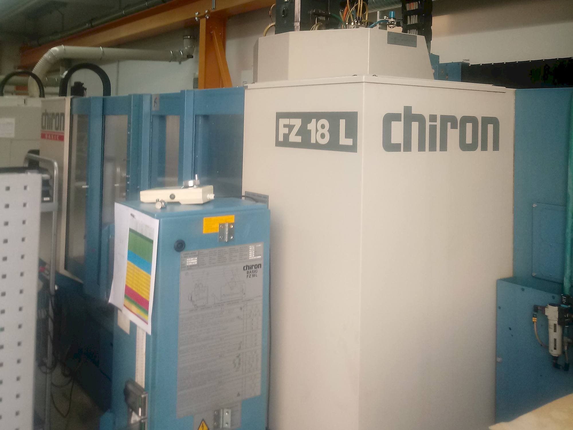 Widok z przodu maszyny CHIRON FZ 18 L 2000