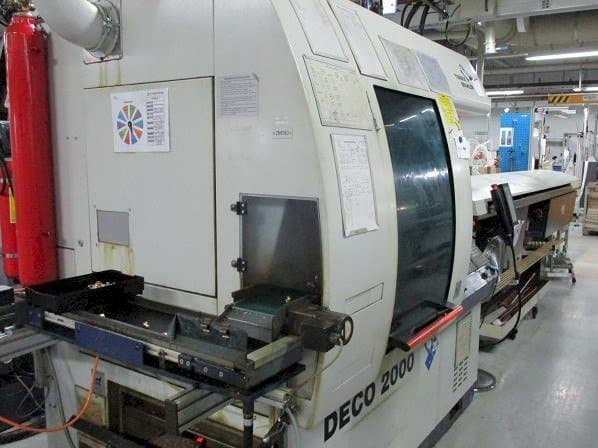 Widok lewej strony maszyny Tornos-Bechler DECO 20