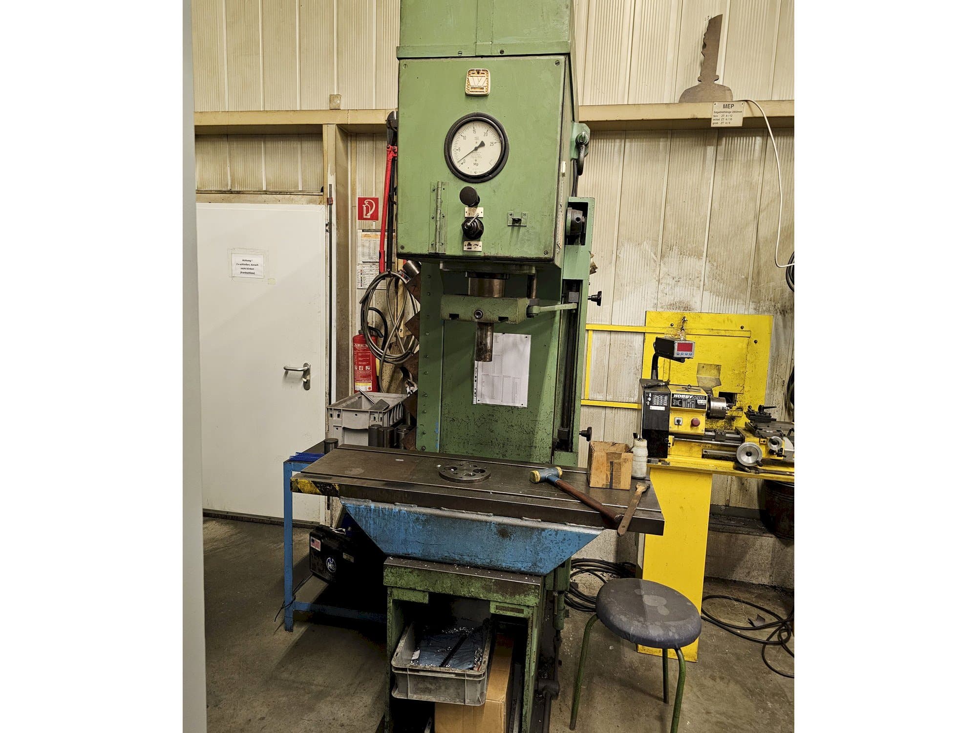 Widok z przodu maszyny VEB PYE/25/1