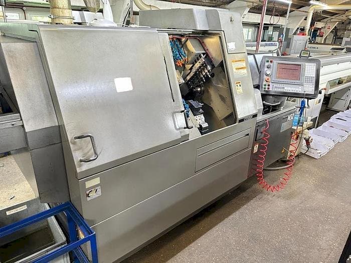 Widok z przodu maszyny Citizen M32 III