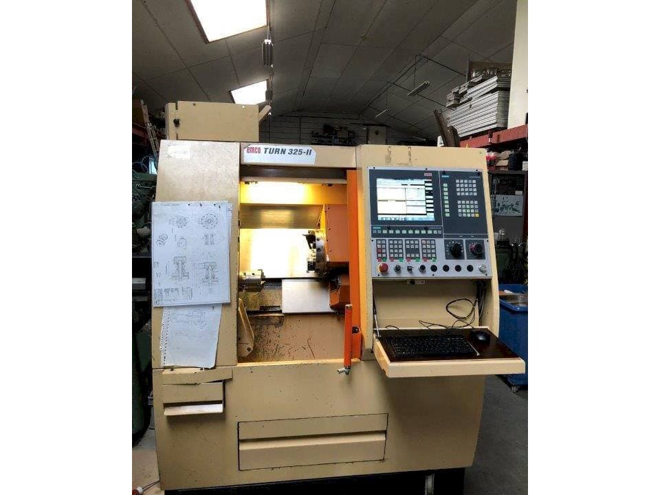 Widok z przodu maszyny EMCO TURN 325-II