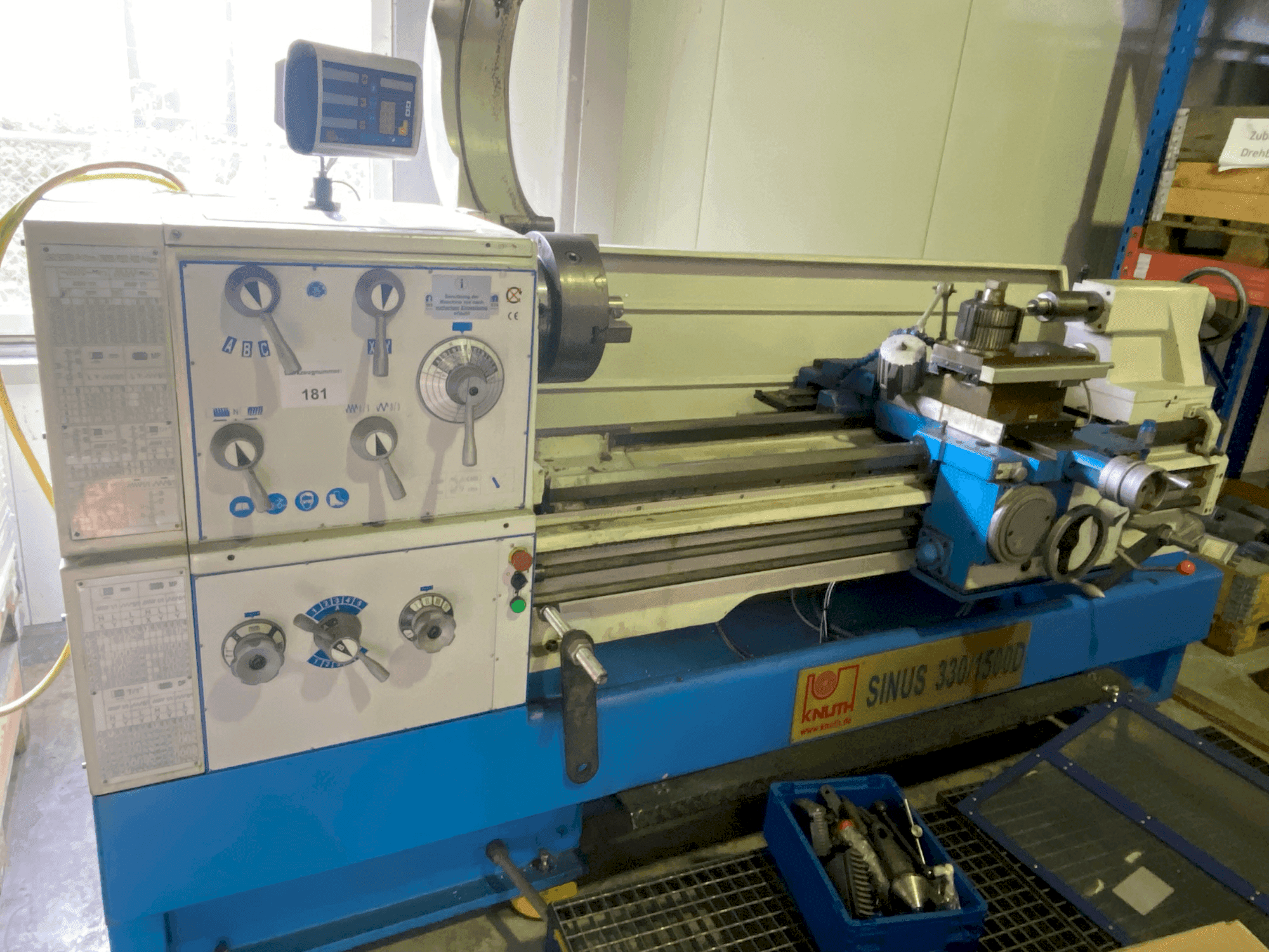Widok z przodu maszyny KNUTH SINUS 330/1500 D