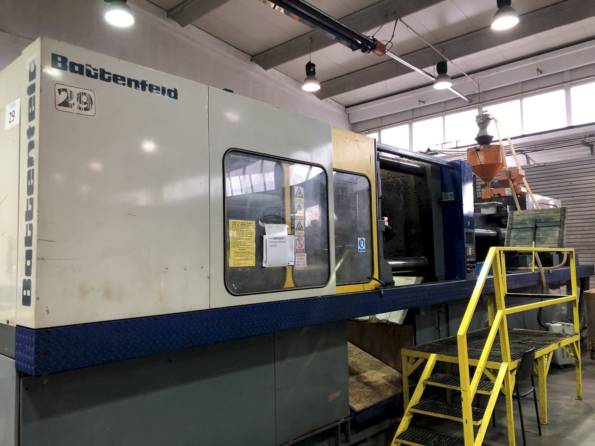 Widok z przodu maszyny Battenfeld BA-T 6500/6300