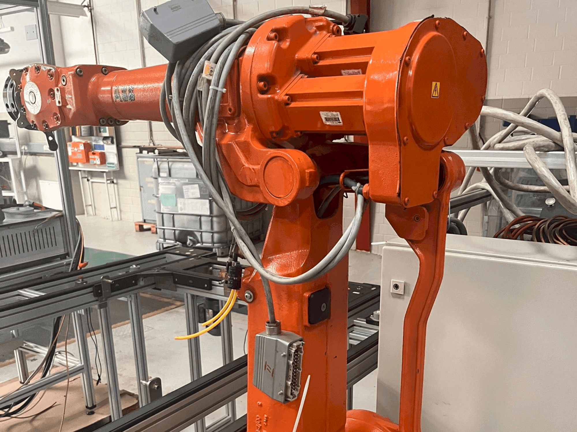 Widok z przodu maszyny ABB IRB 2400 M2004