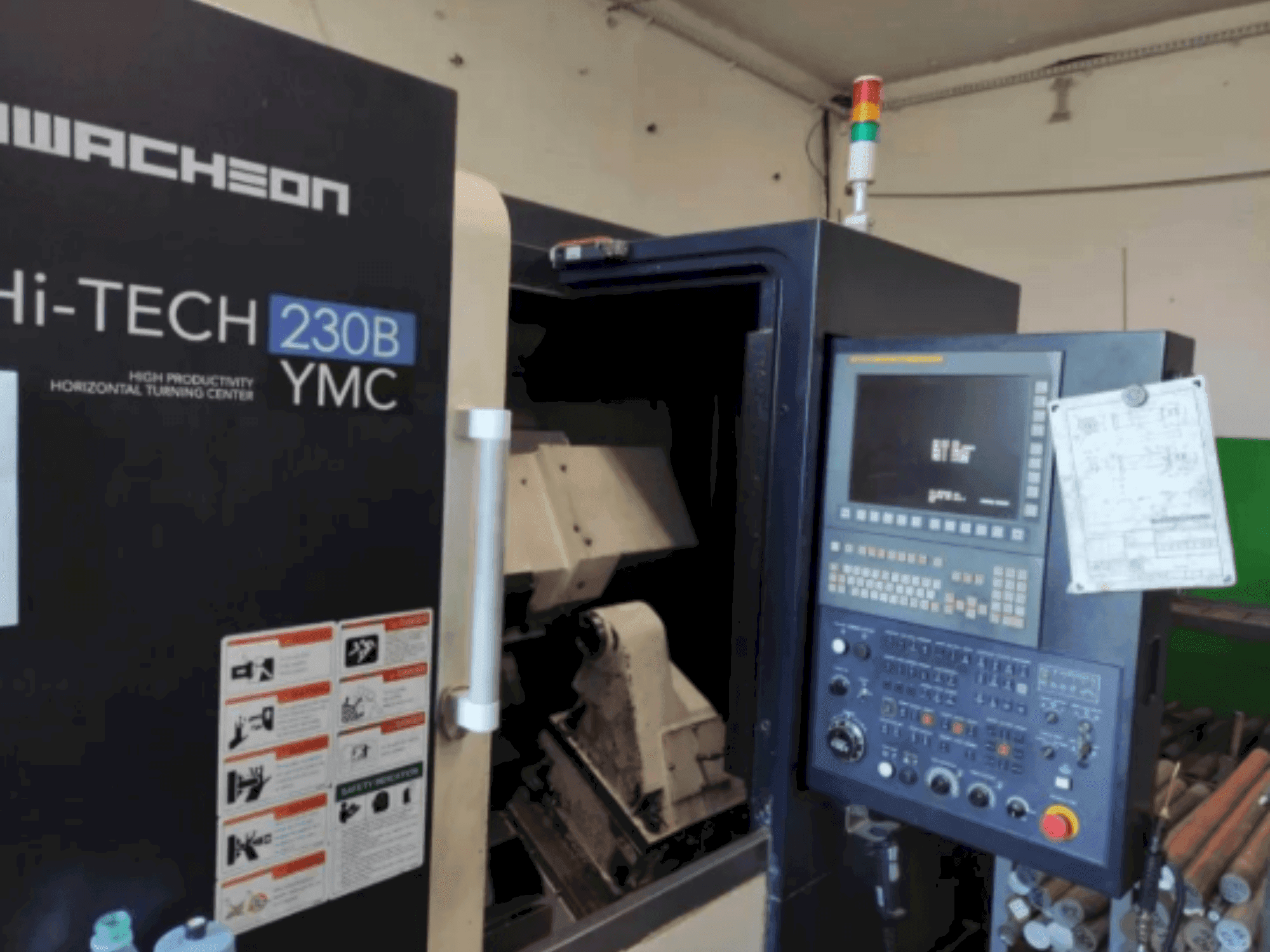 Widok z przodu maszyny HWACHEON HI-TECH 230B YMC