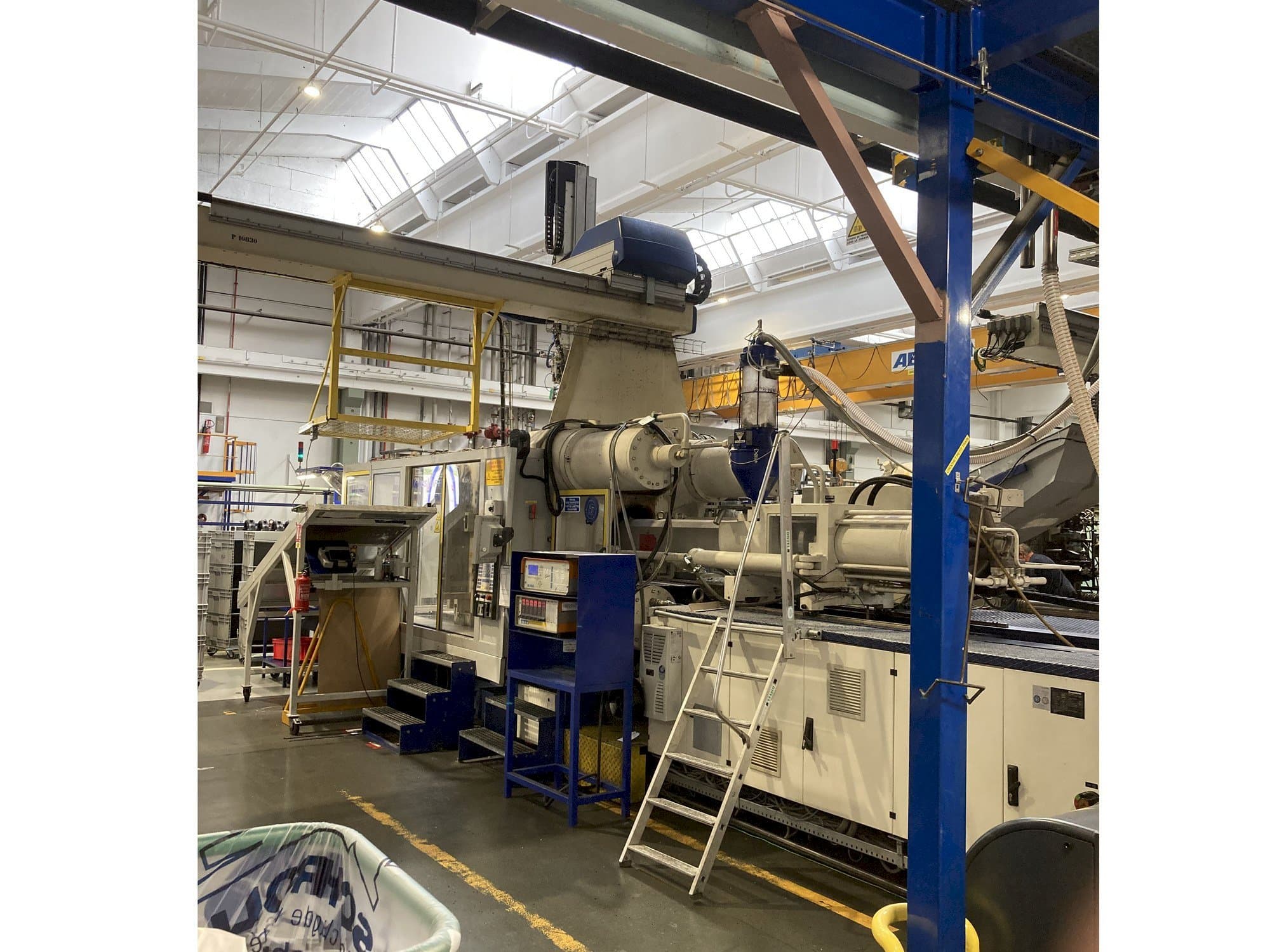 Widok z przodu maszyny Krauss Maffei 650 – 2700 C1