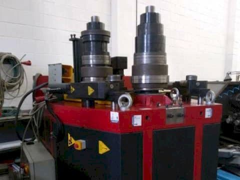 Widok z przodu maszyny Tauring Alpha 160