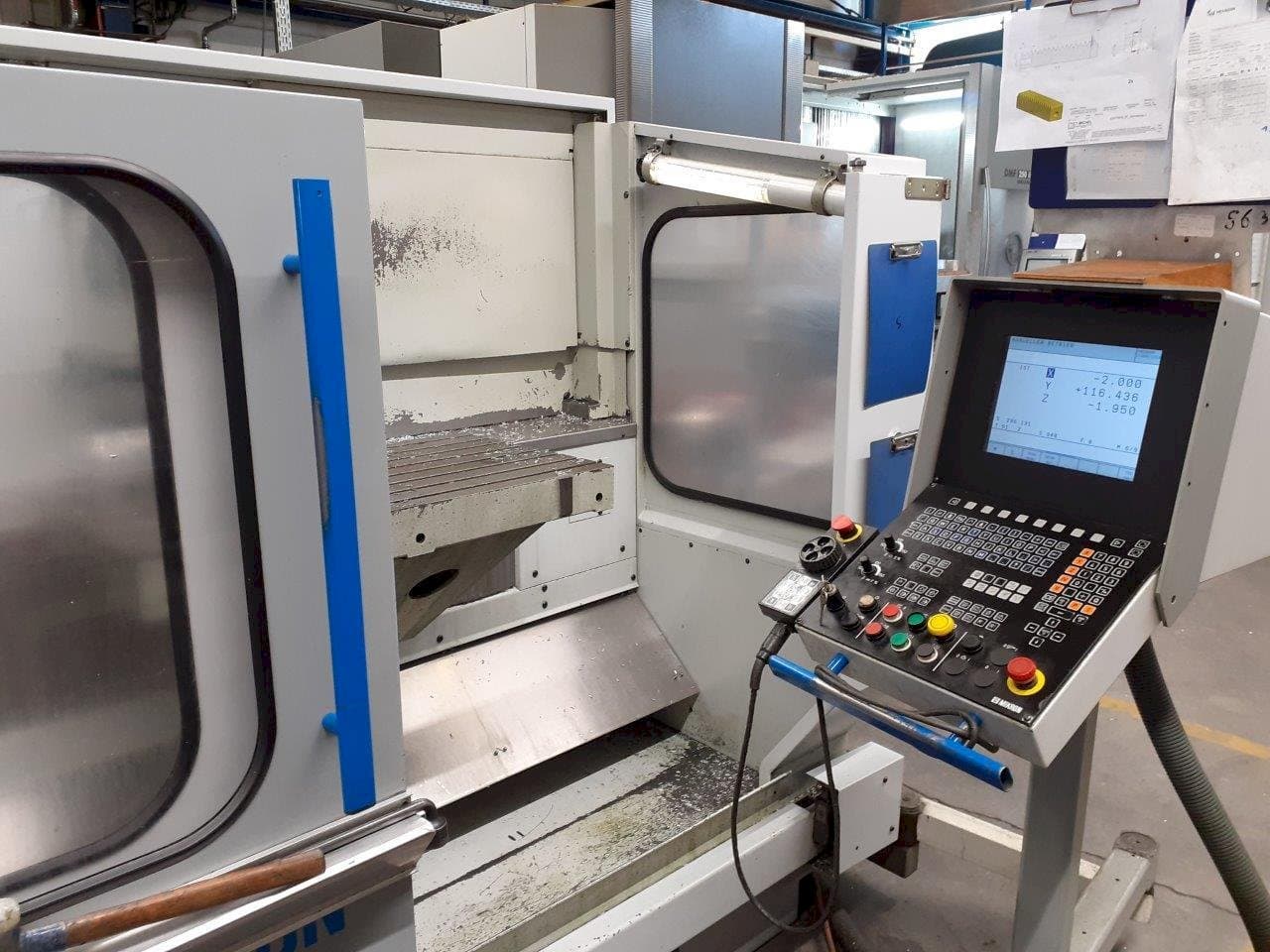 Widok z przodu maszyny MIKRON UME 600