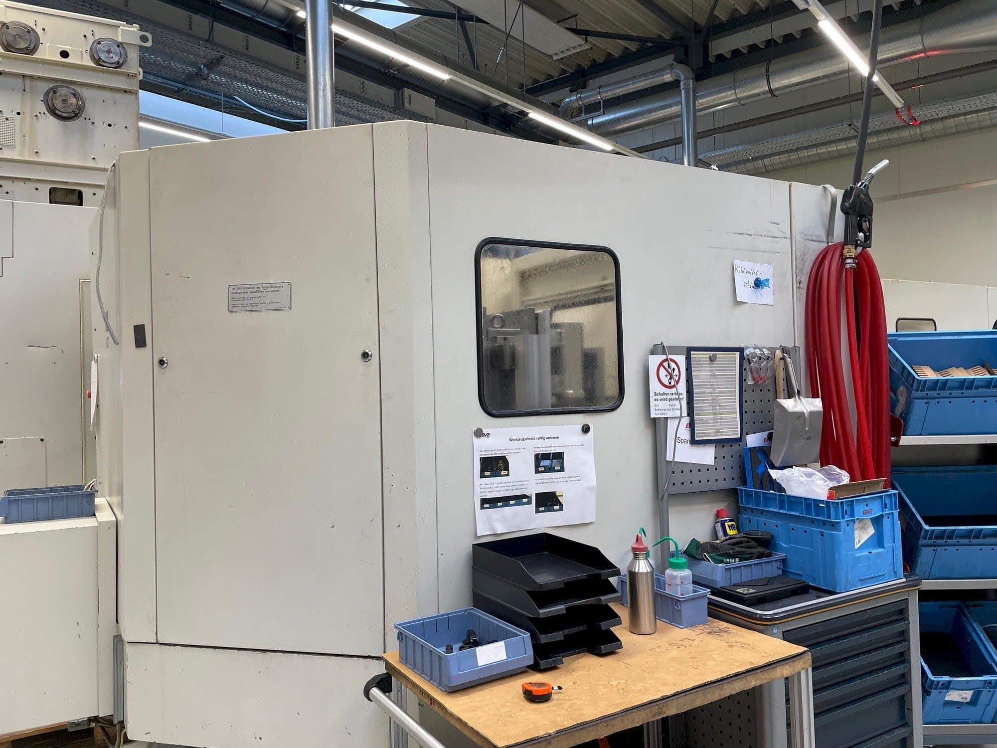 Widok lewej strony maszyny HELLER MC 16