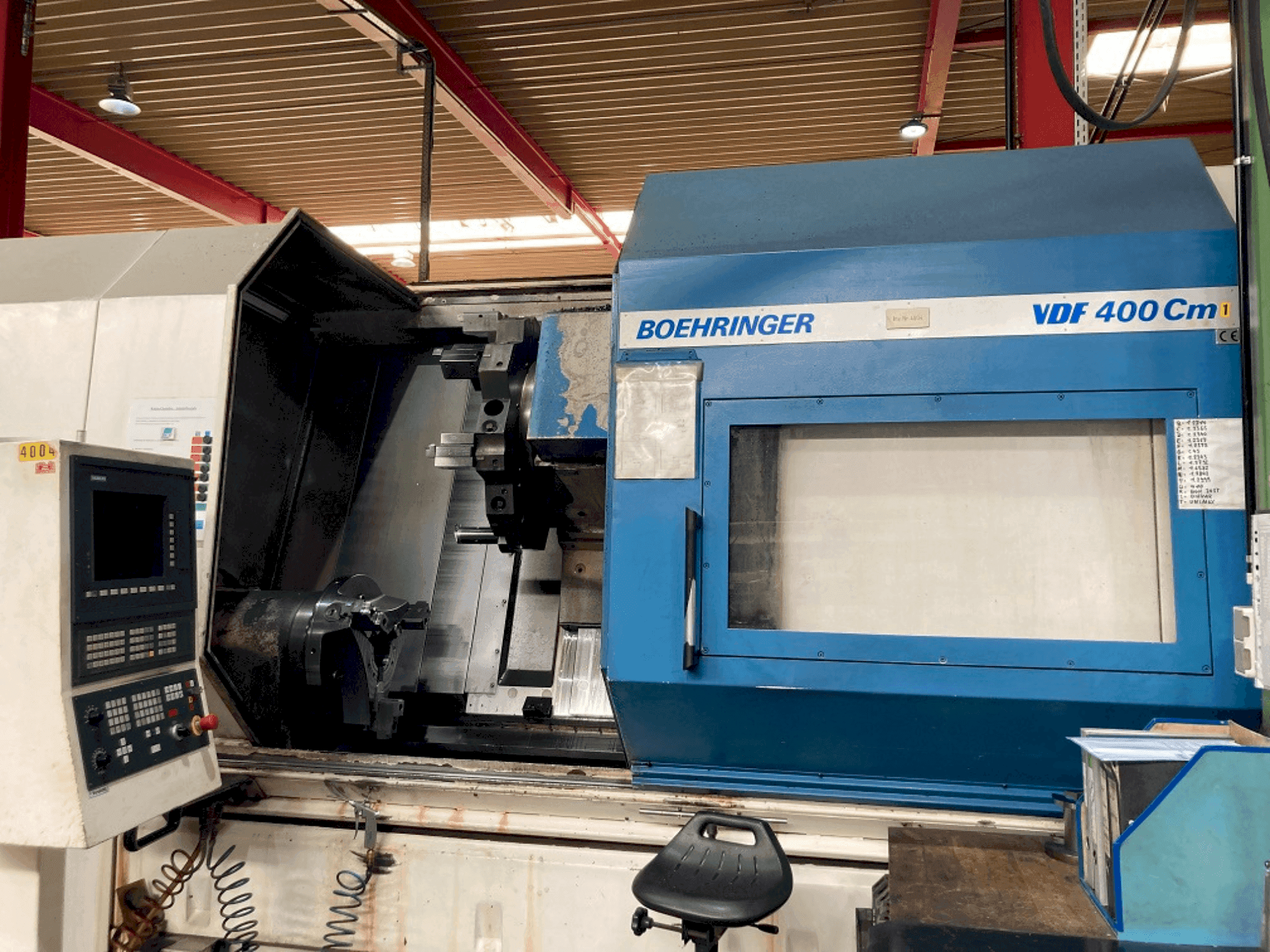 Widok z przodu maszyny BOEHRINGER C400